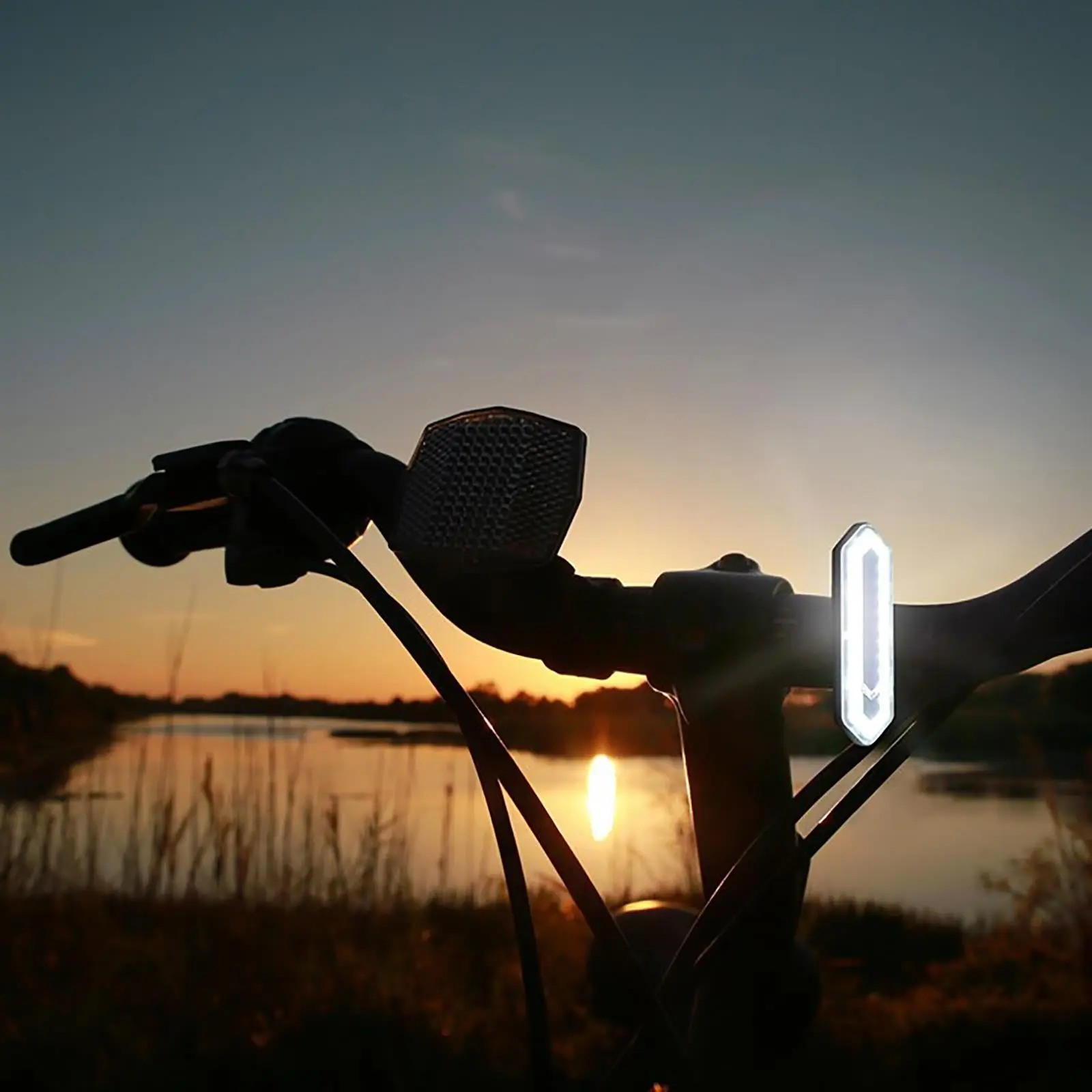 Amtech Bike Light Front White High Performance USB Rechargeable 8 Settings 240 Lumens - Image 5