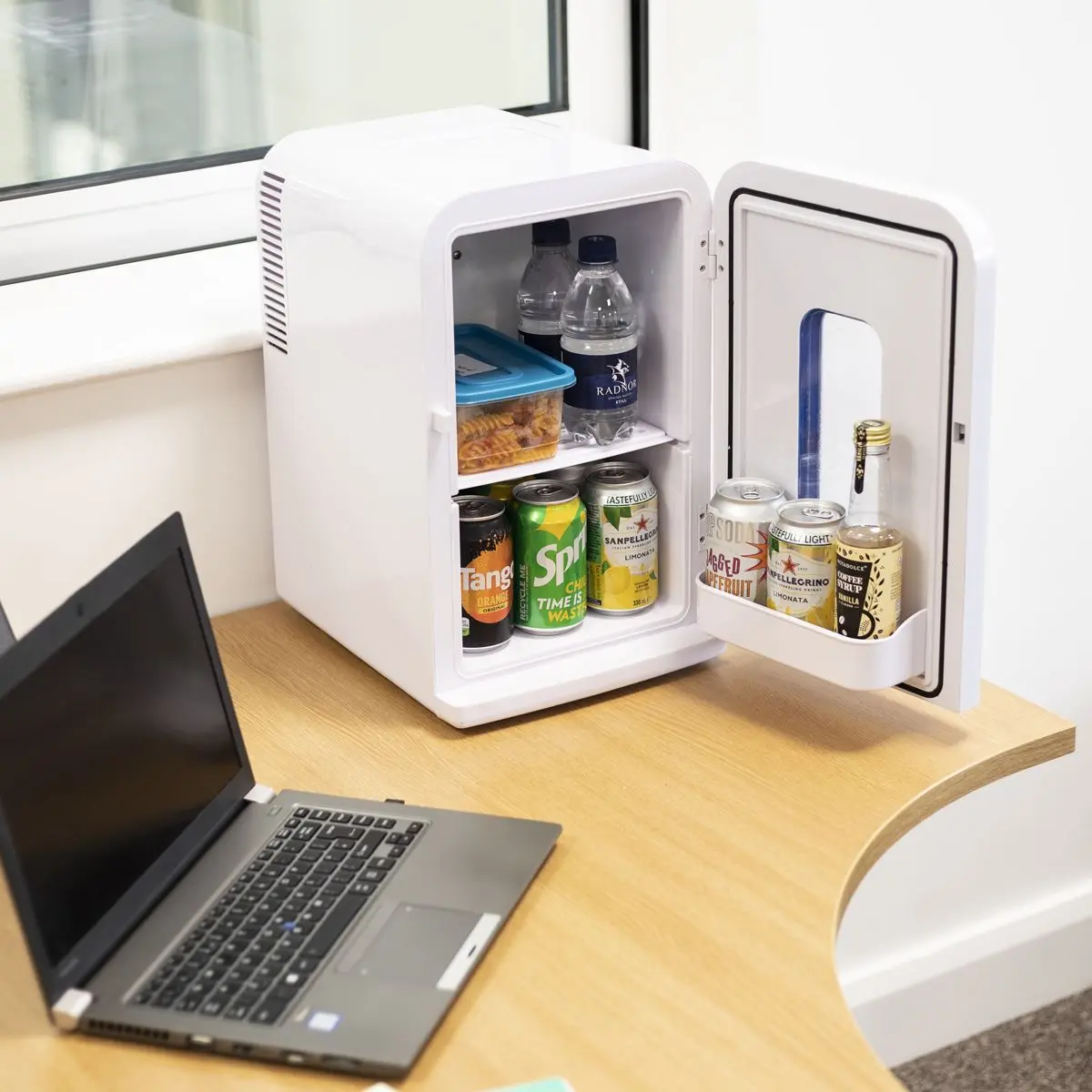 Baridi 15L Mini Fridge Cooler & Warmer, 12V/230V, Perfect for Car, Bedroom, Camping, Makeup, White - DH94 - Image 10