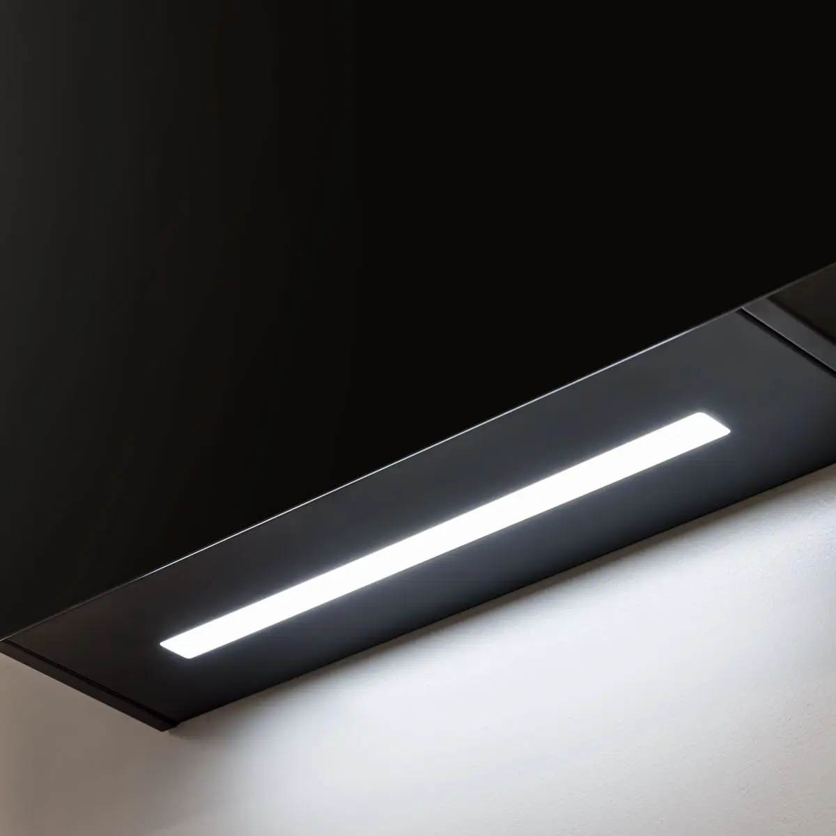 Baridi Angled Chimney Cooker Hood with Touch Controls & Carbon Filters 60cm - Black Glass - Image 8