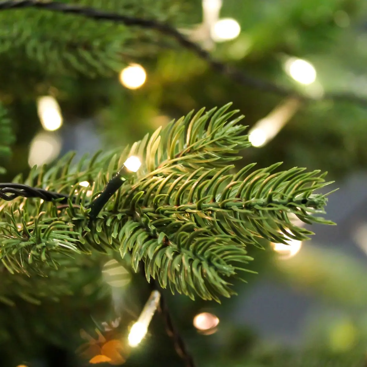 Dellonda Pre-Lit 7ft Hinged Christmas Tree with Warm White LED Lights & PE/PVC Tips - Image 5
