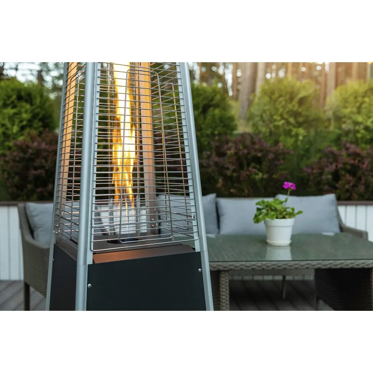 Dellonda Pyramid Gas Outdoor Garden Patio Heater 13kW Commercial & Home Use - Image 4