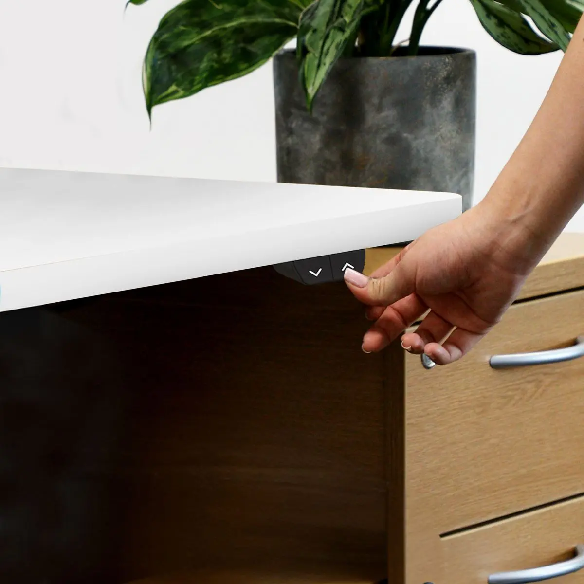 Dellonda White Electric Height Adjustable Standing Desk, Quiet, Home Office, 1400x700mm - Image 10
