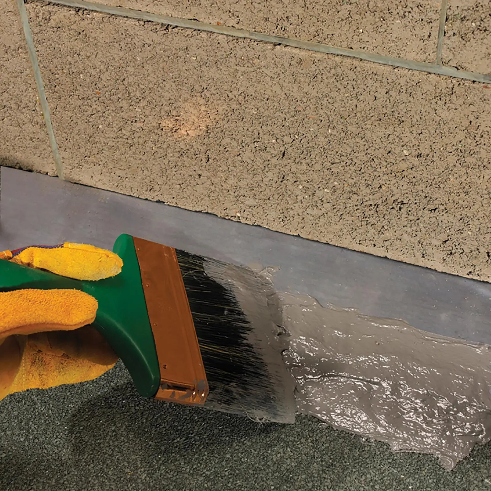 EverBuild Evercryl One Coat Instant Waterproofing for Roofs, Gutters and Gulleys 5L Black - Image 3