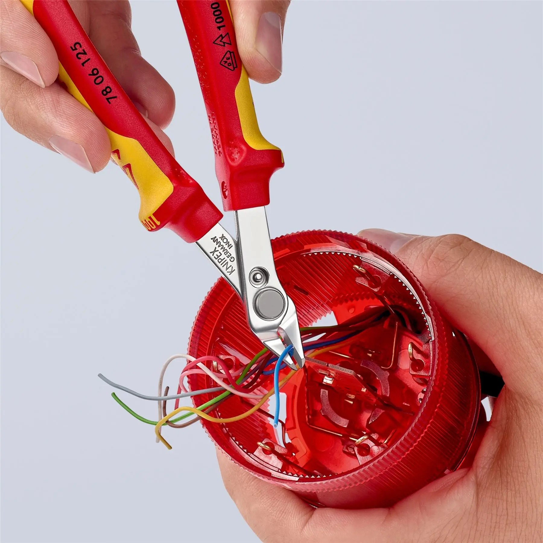 Knipex Electronic Super Knips® 125mm VDE Insulated Fine Wire Cutting Pliers 78 06 125 - Image 3