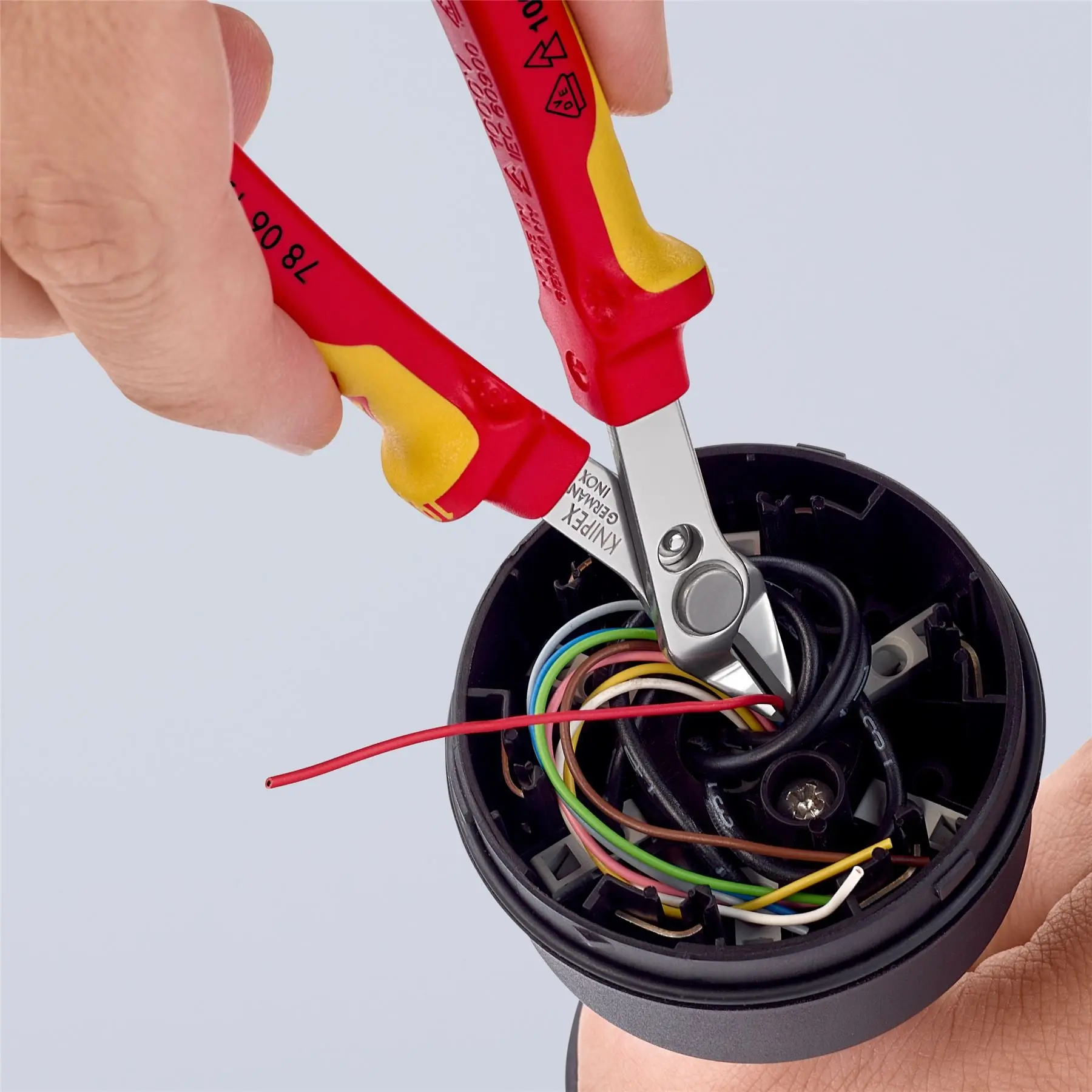 Knipex Electronic Super Knips® 125mm VDE Insulated Fine Wire Cutting Pliers 78 06 125 - Image 4