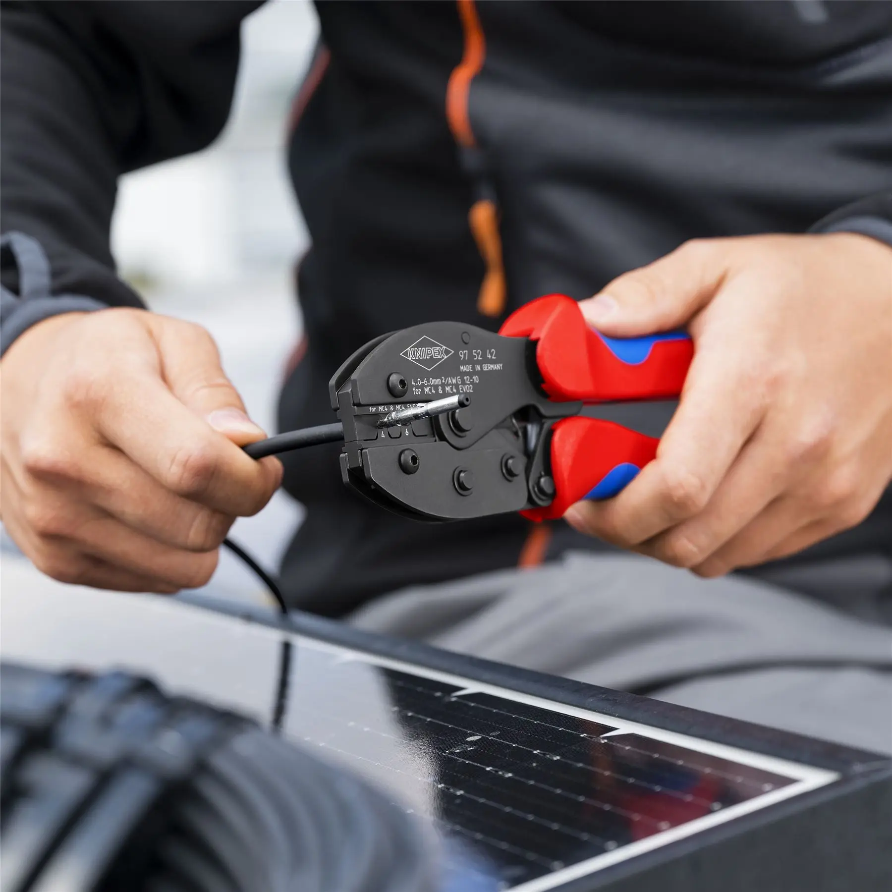 KNIPEX PreciForce Crimping Pliers for MC4/MC4 EVO 2 Connectors with Multi Component Handles 220mm 97 52 42 - Image 5