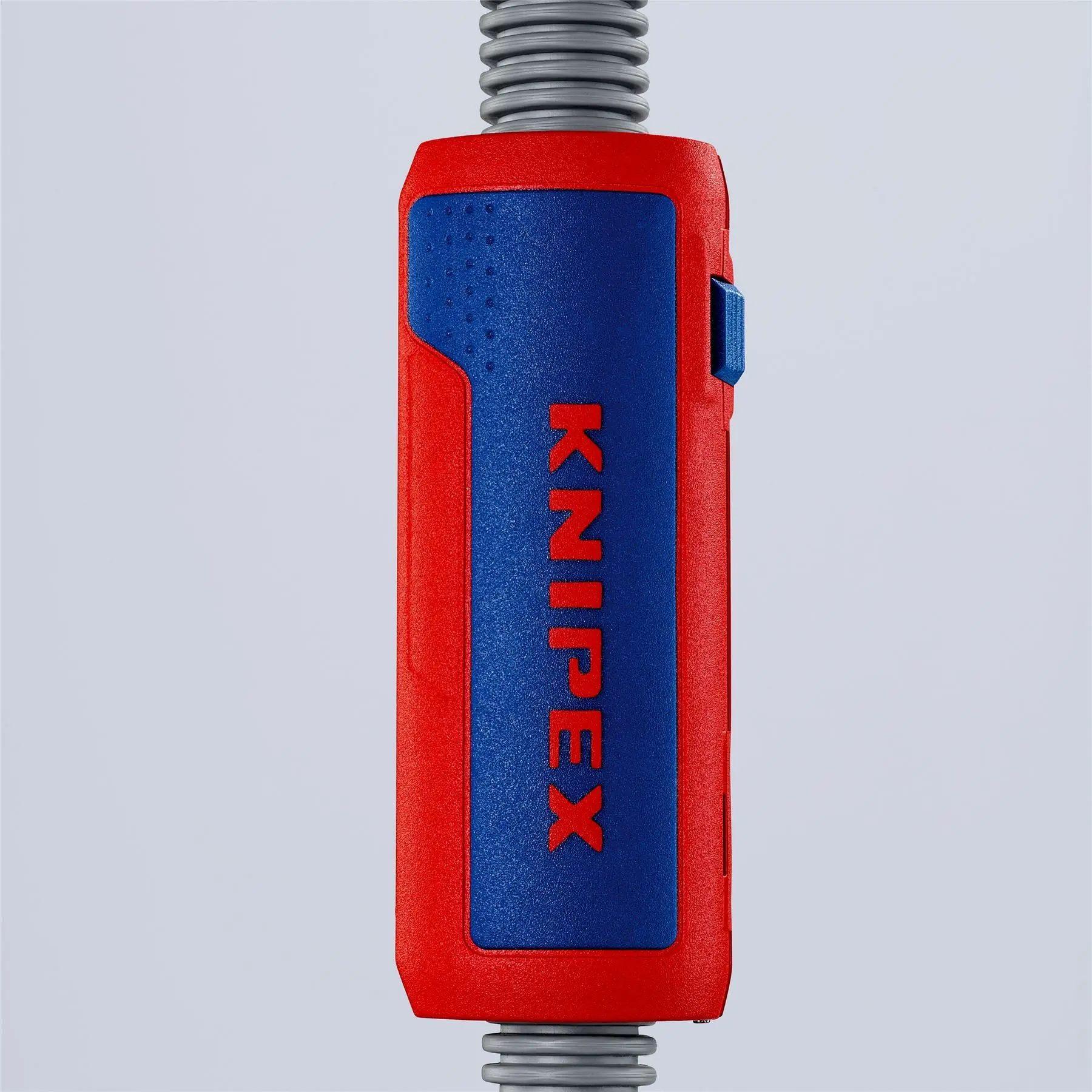KNIPEX TwistCut Corrugated Pipe Cutter 13-32mm Diameter Capacity 100mm 90 22 01 SB - Image 5