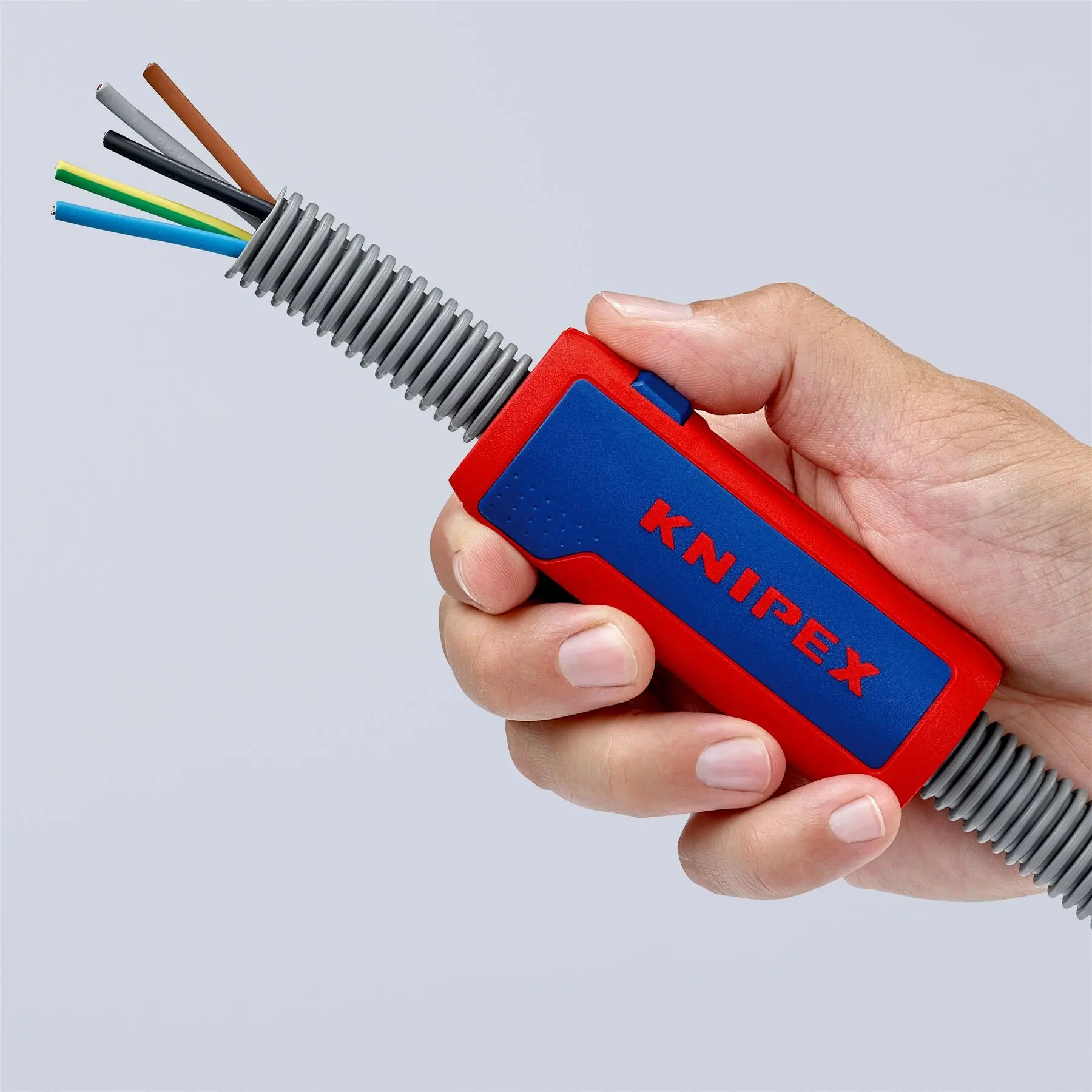 KNIPEX TwistCut Corrugated Pipe Cutter 13-32mm Diameter Capacity 100mm 90 22 01 SB - Image 6