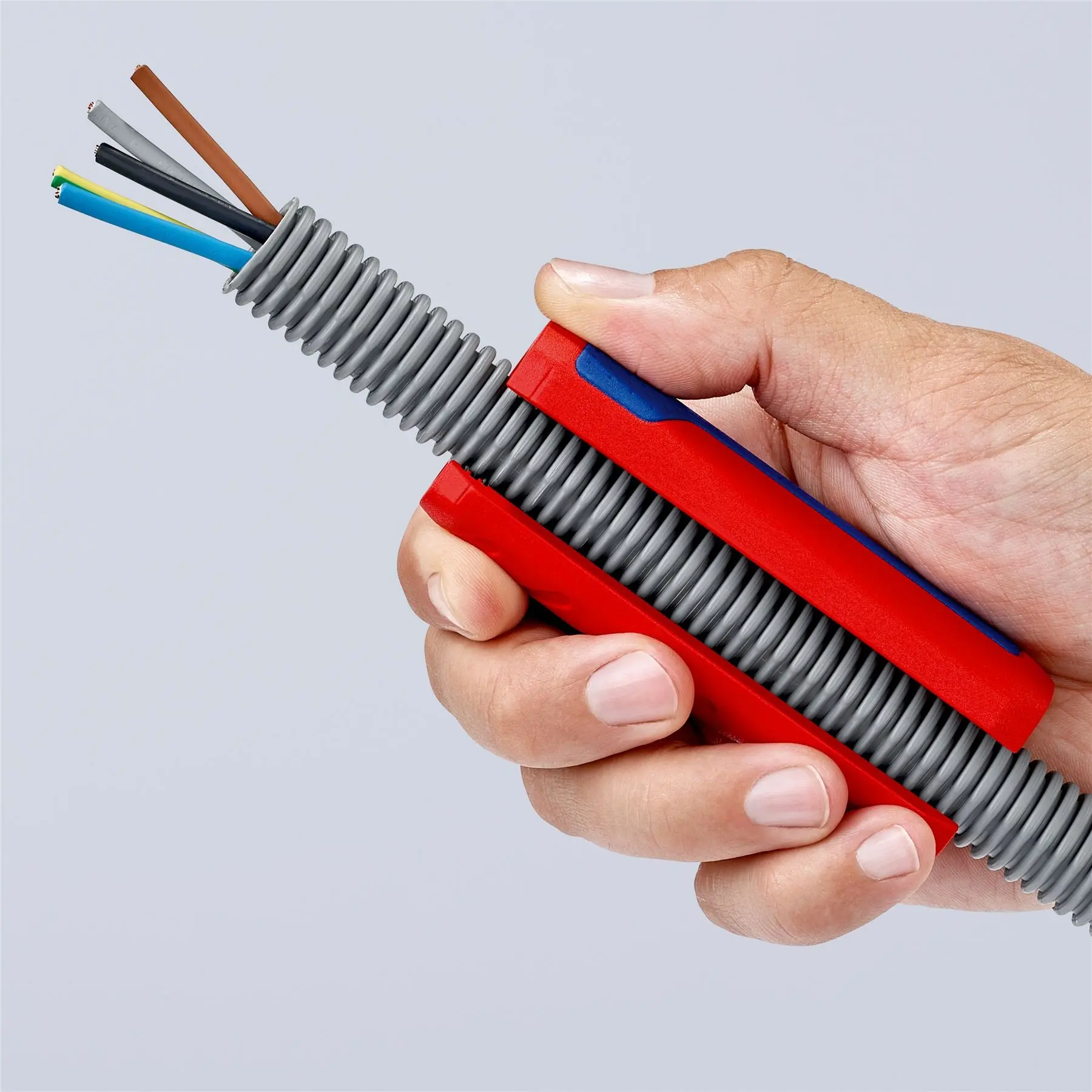 KNIPEX TwistCut Corrugated Pipe Cutter 13-32mm Diameter Capacity 100mm 90 22 01 SB - Image 8