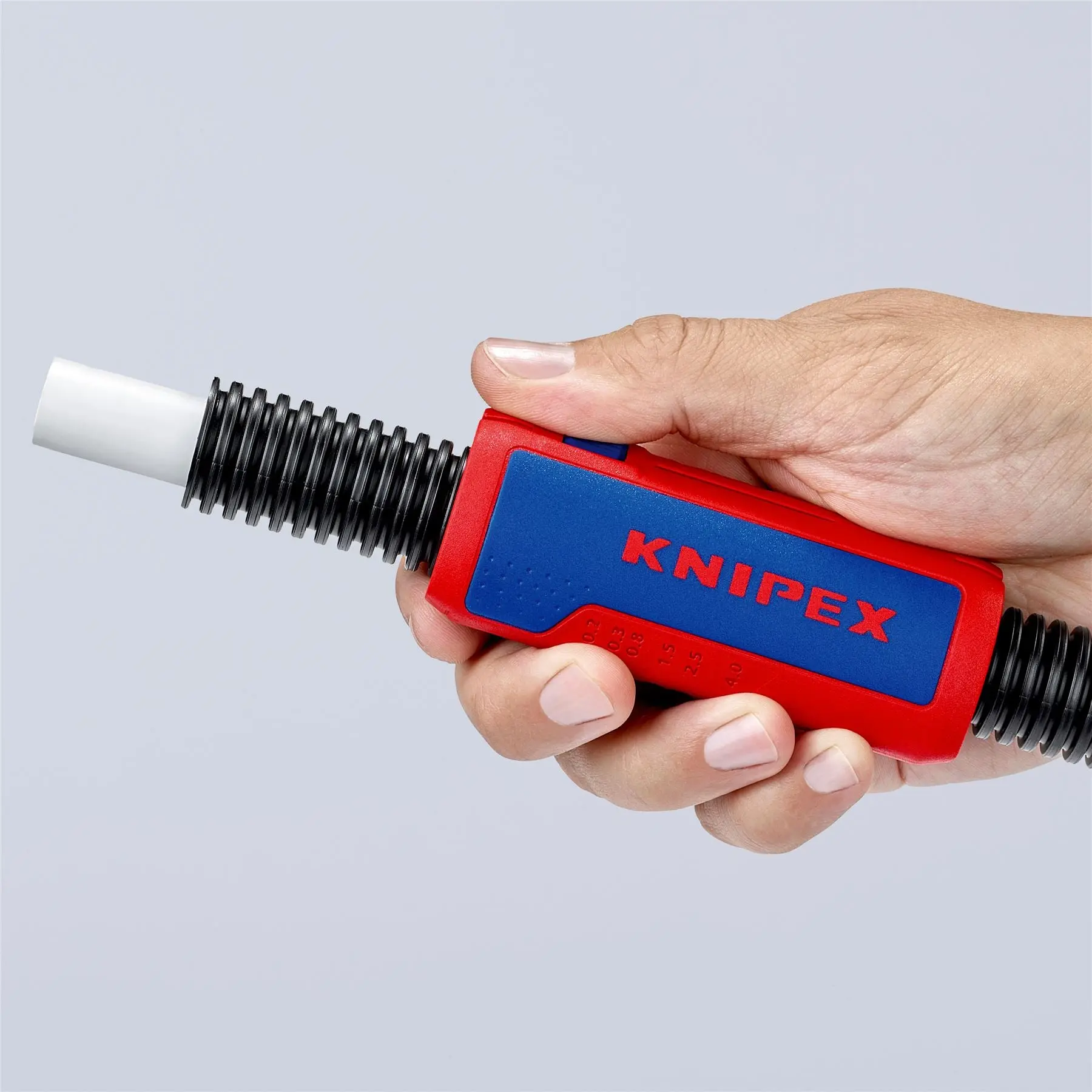KNIPEX TwistCut Corrugated Pipe Cutter and Wire Stipper 13-32mm Diameter Capacity 100mm 90 22 02 SB - Image 10