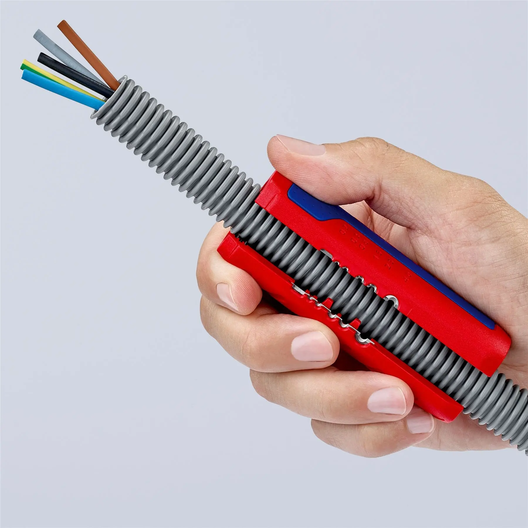 KNIPEX TwistCut Corrugated Pipe Cutter and Wire Stipper 13-32mm Diameter Capacity 100mm 90 22 02 SB - Image 11