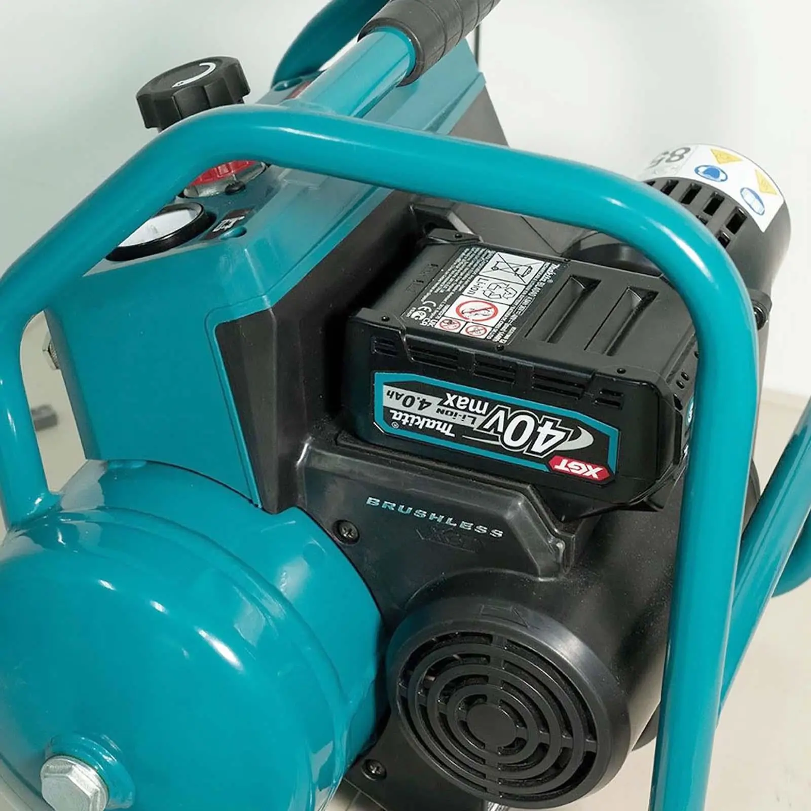Makita Air Compressor XGT 40V Max Brushless Cordless Portable AC001GZ Body Only - Image 3