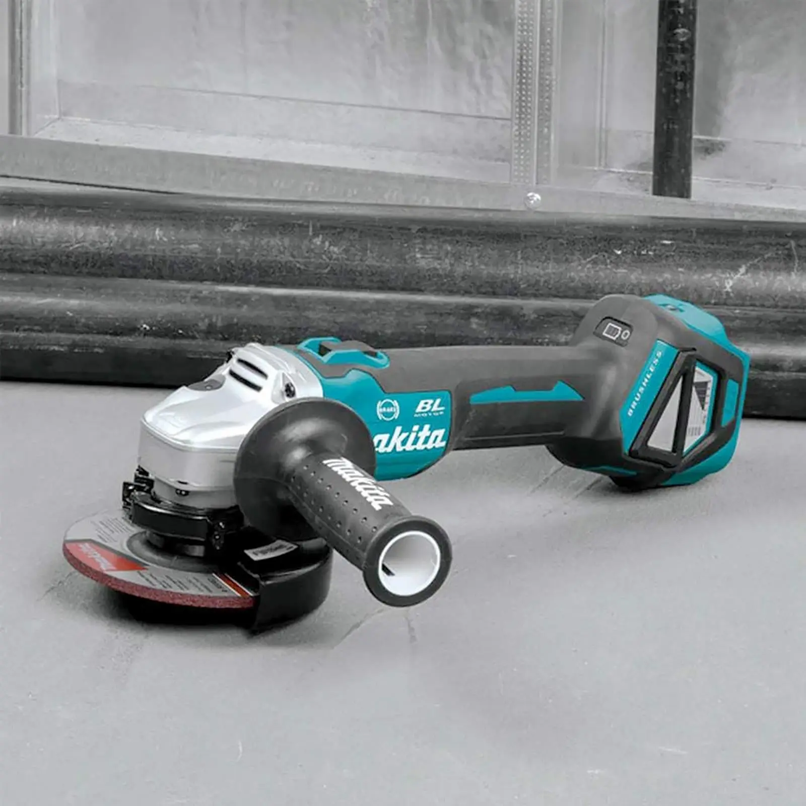 Makita Angle Grinder 115mm 18V LXT Brushless Cordless DGA463Z Body Only - Image 7