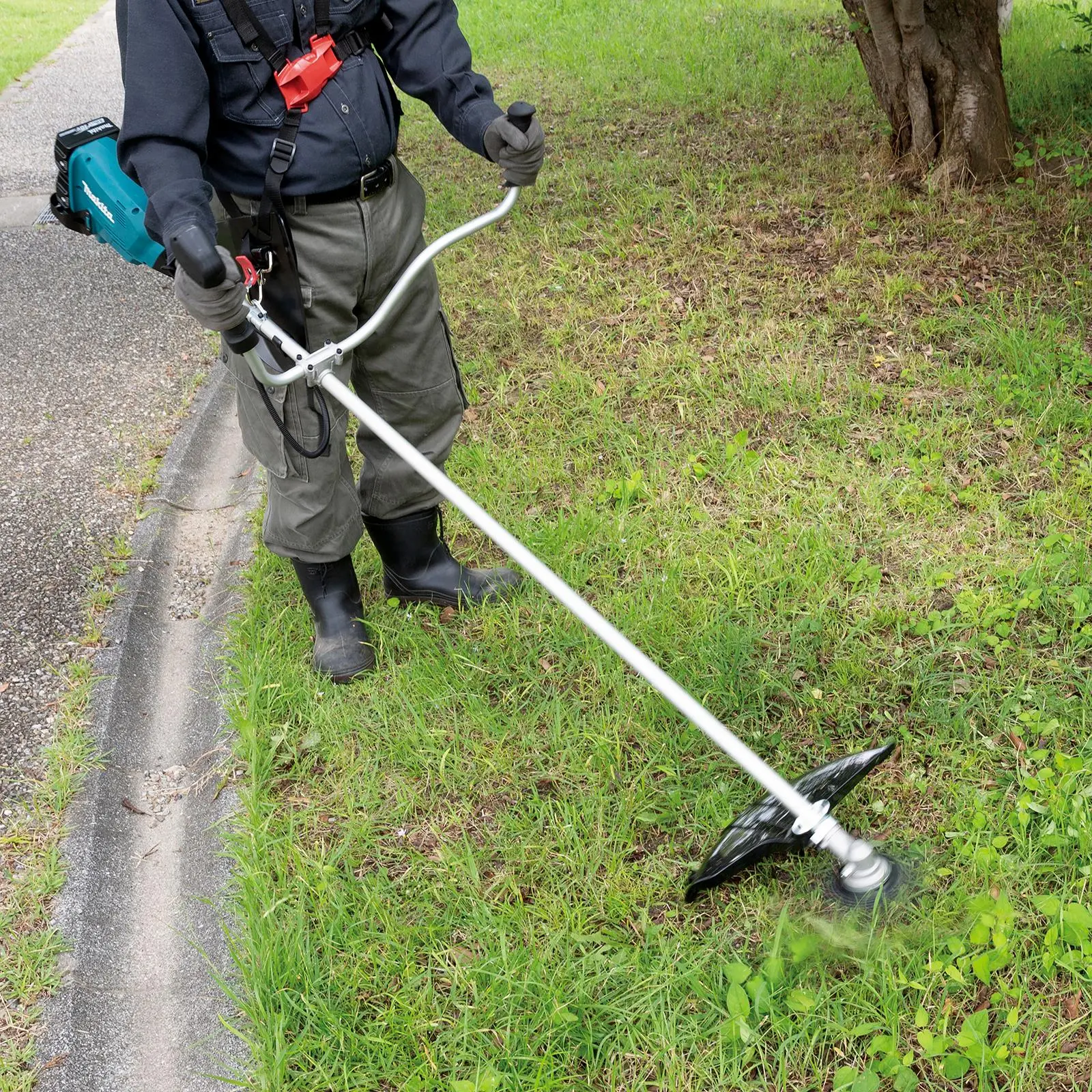 Makita Brush Cutter Kit 2 x 18V LXT Brushless Cordless Garden Lawn Strimming 2 x 6Ah Battery and Dual Rapid Charger DUR369APG2 - Image 3