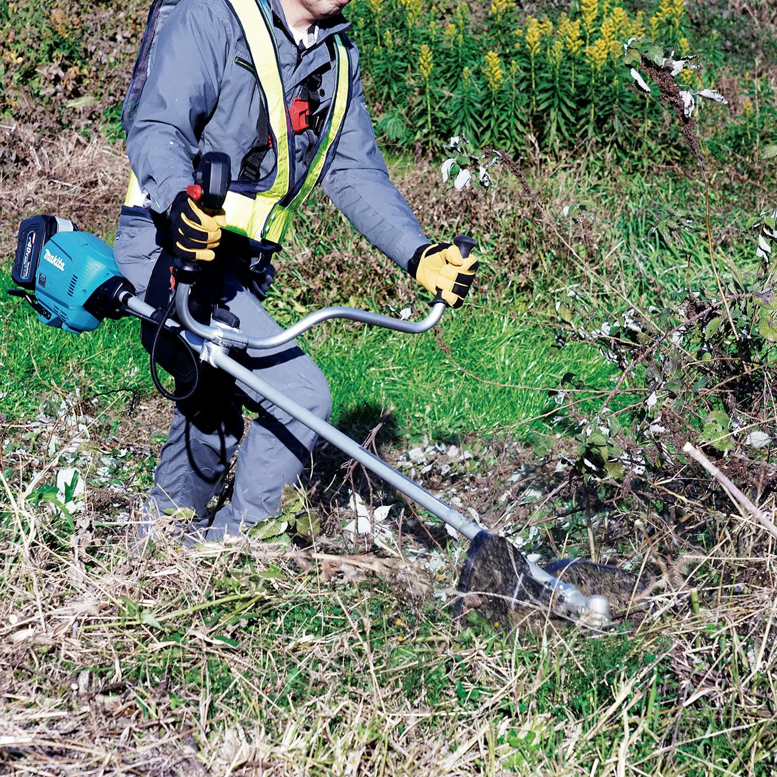 Makita Brush Cutter Kit 40V XGT Li-ion Brushless Cordless Garden Lawn Strimmer Strimming 2 x 5Ah Battery and Rapid Charger UR013GT206 - Image 4