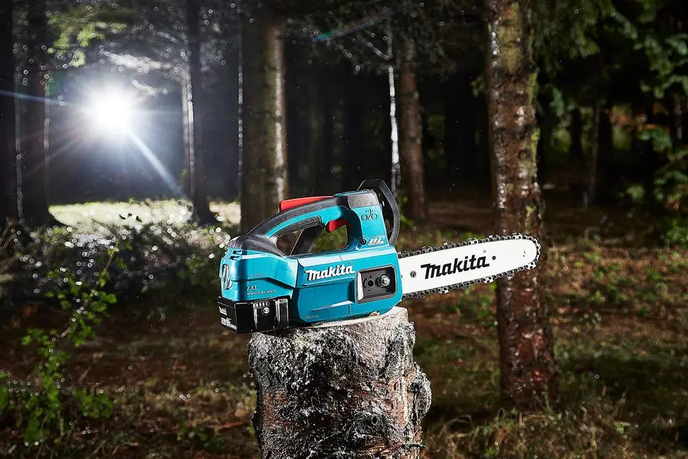 Makita Chainsaw 25cm 10" 18V LXT Brushless Cordless Top Handle Garden Tree Cutting Pruning Bare Unit Body Only DUC254Z - Image 3