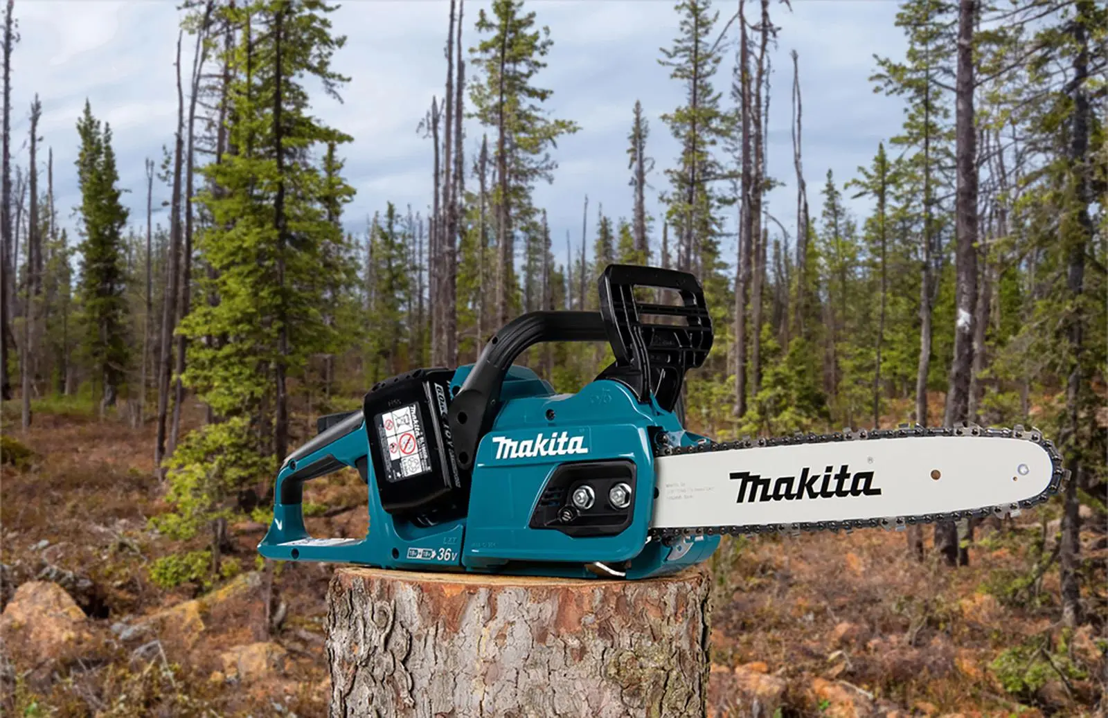 Makita Chainsaw Kit 30cm 12" 18V x 2 LXT Brushless Cordless 2 x 5Ah Battery and Dual Rapid Charger Garden Tree Cutting Pruning DUC305PT2 - Image 10