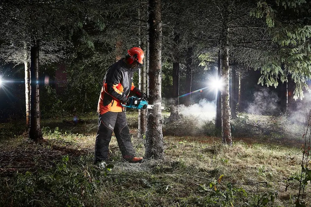 Makita Chainsaw Kit Heavy Duty 35cm 14" 18V x 2 LXT Brushless Cordless 2 x 6Ah Battery and Dual Rapid Charger Garden Tree Cutting Pruning DUC353PG2 - Image 7