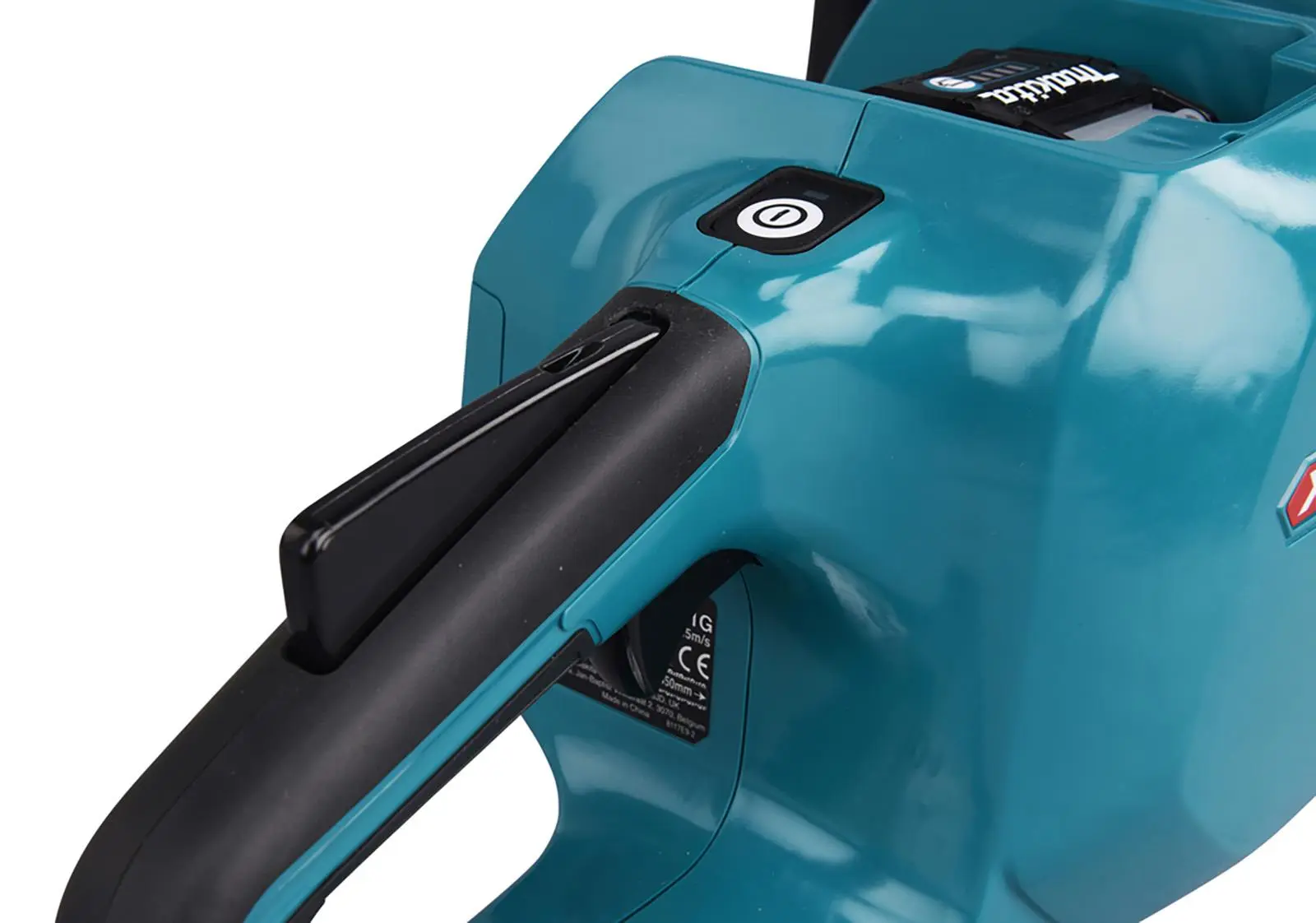 Makita Chainsaw Kit Heavy Duty 35cm 14" 40V XGT Brushless Cordless 2 x 5Ah Battery and Rapid Charger Garden Tree Cutting Pruning UC011GT201 - Image 9