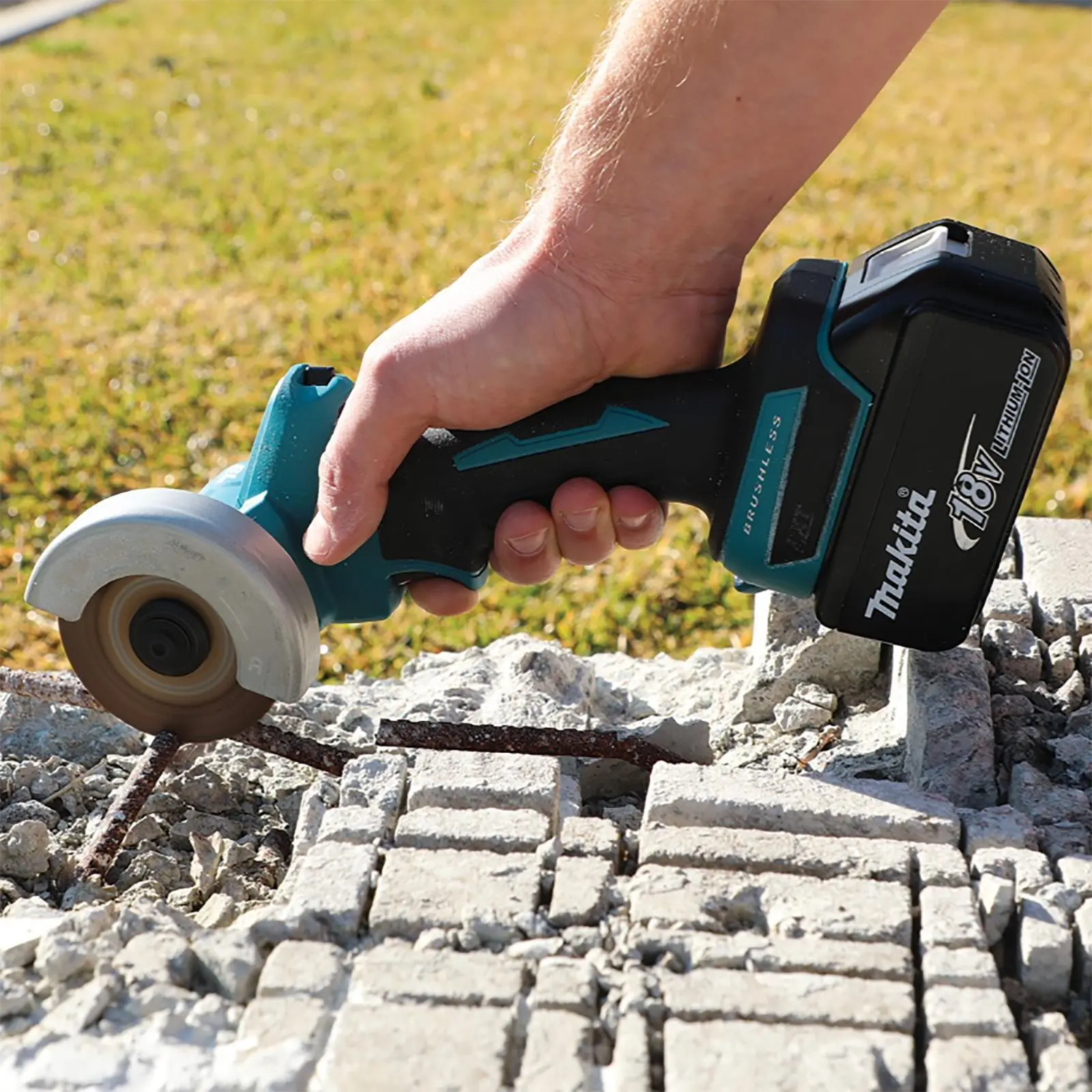 Makita Compact Disc Cutter Grinder 76mm 18V LXT Brushless Cordless DMC300Z Body Only - Image 4