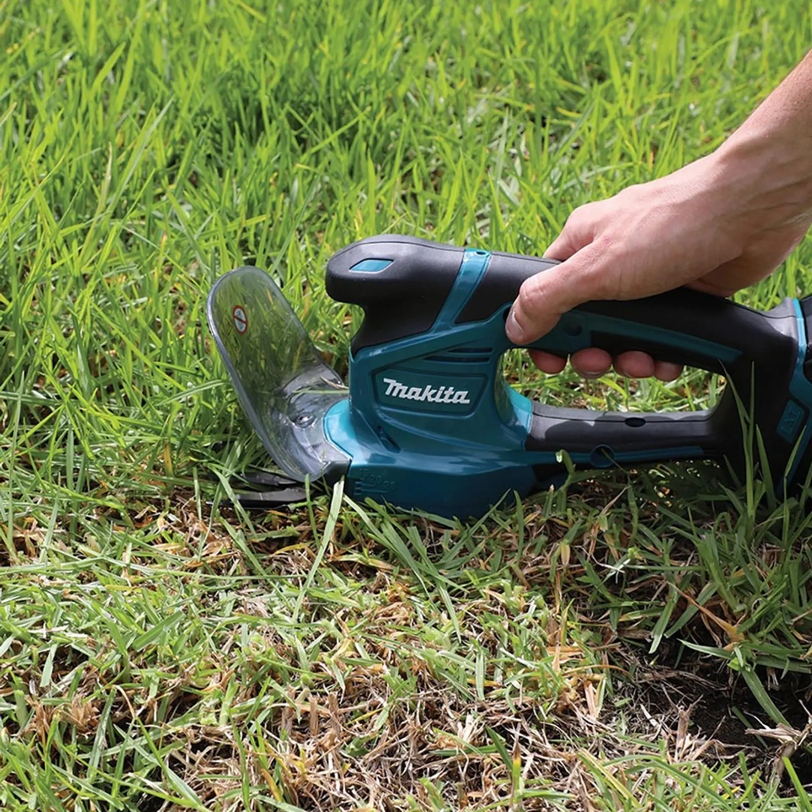 Makita Grass Shears 110mm Hedgetrimmer Blade 18V LXT Cordless Li-ion 5Ah Charger Kit DUM111RTX - Image 5