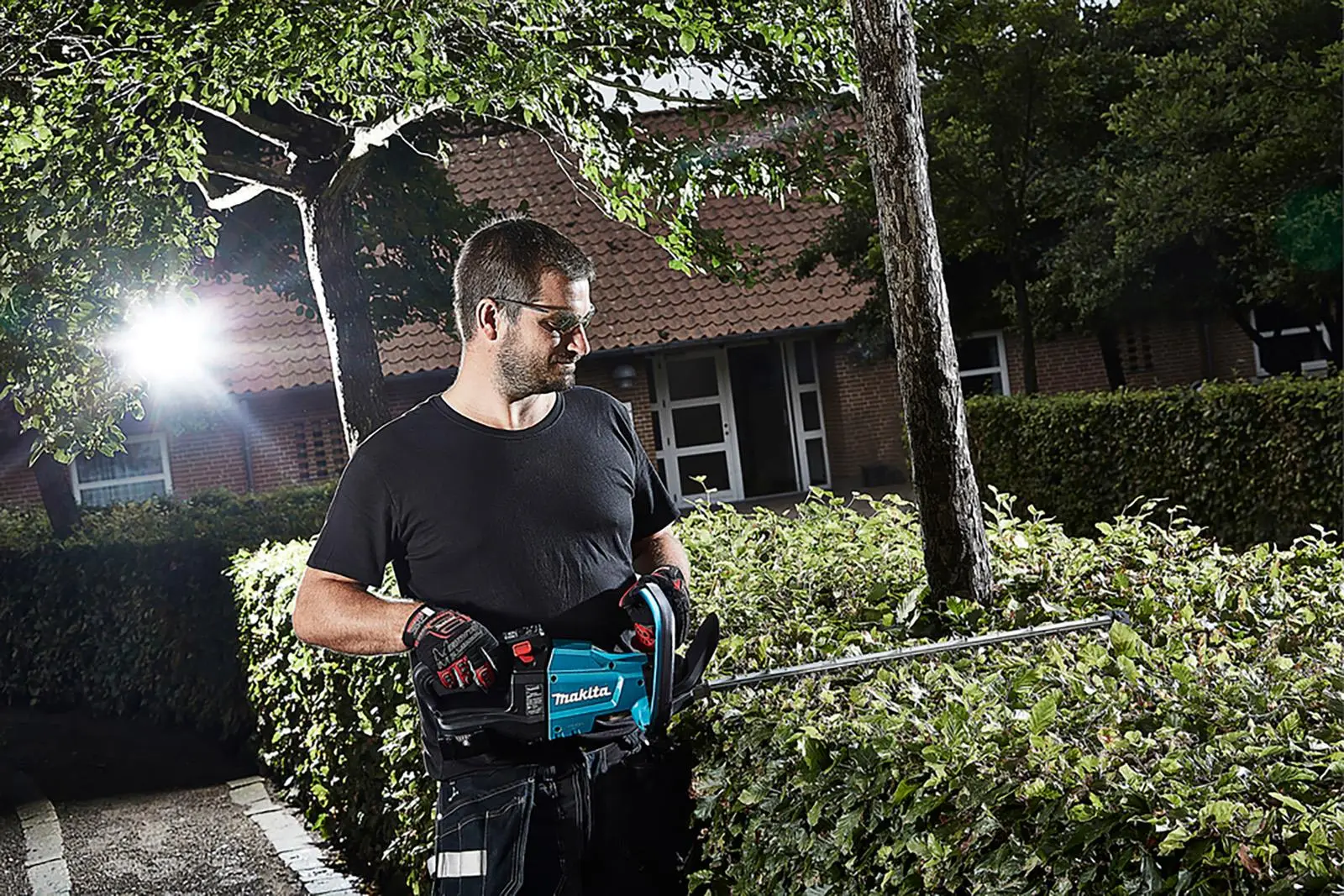 Makita Hedge Trimmer 50cm 18V LXT Li-ion Brushless Cordless Garden Bush Cutter Cutting Bare Unit Body Only DUH502Z - Image 2
