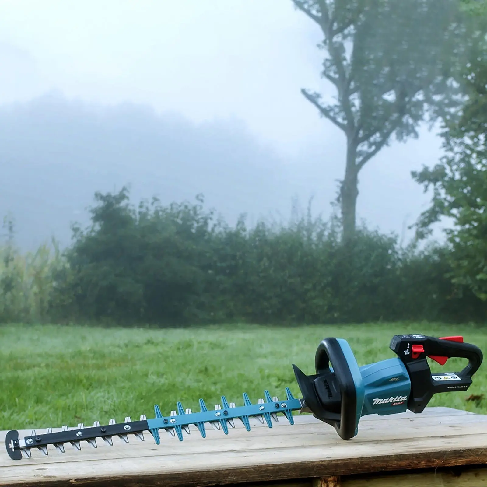 Makita Hedge Trimmer 60cm 40V XGT Li-ion Brushless Cordless Garden Bush Cutter Cutting Bare Unit Body Only UH004GZ - Image 3