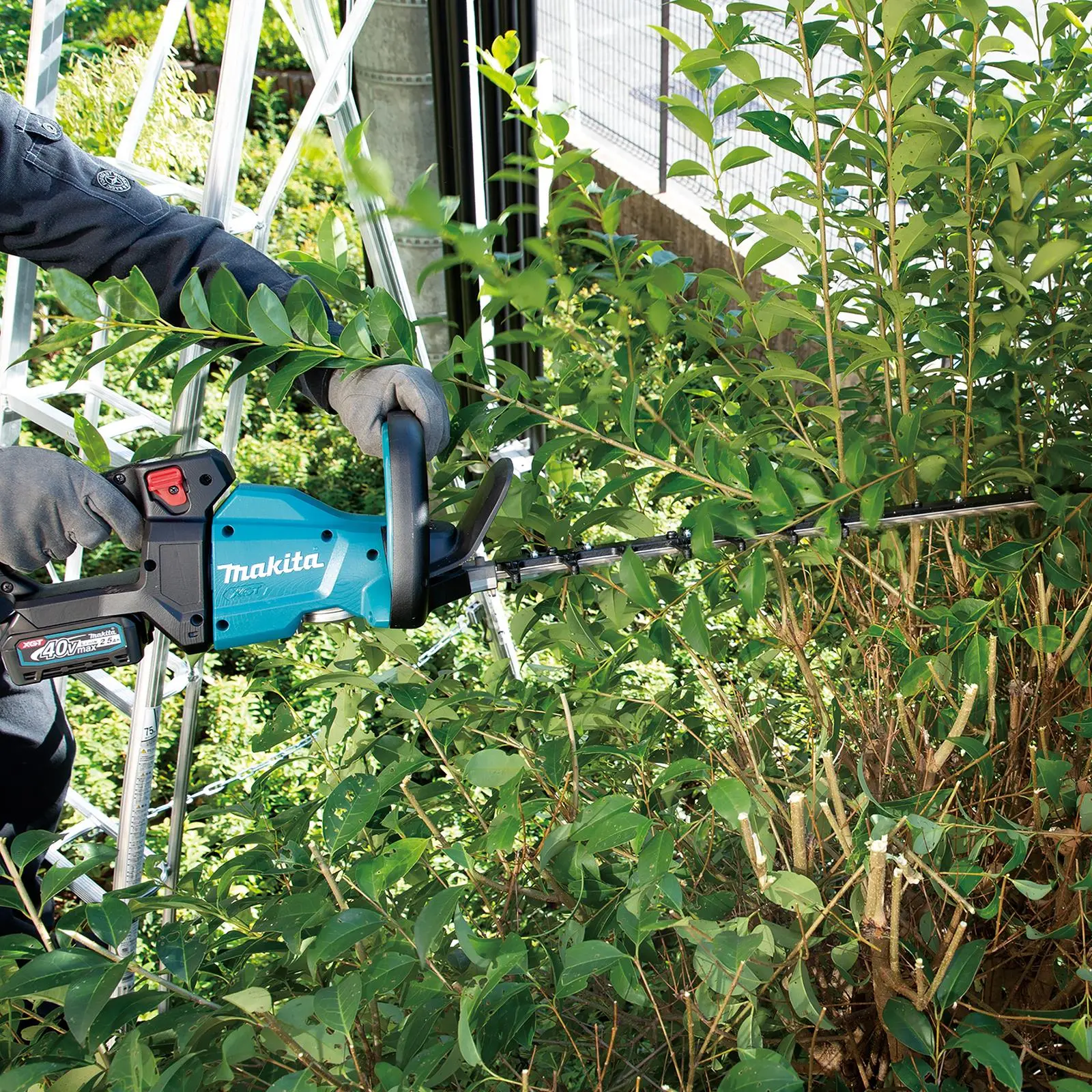 Makita Hedge Trimmer 60cm 40V XGT Li-ion Brushless Cordless Garden Bush Cutter Cutting Bare Unit Body Only UH006GZ - Image 3