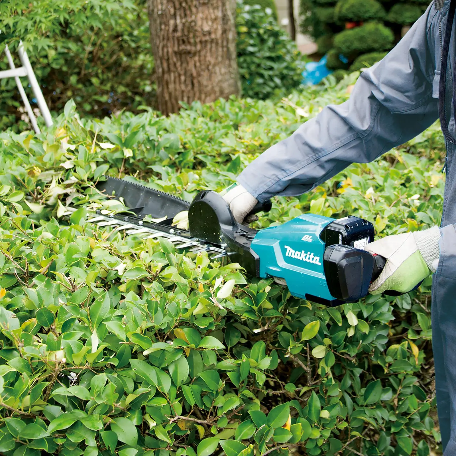 Makita Hedge Trimmer Kit 75cm 18V LXT Li-ion Brushless Cordless 2 x 5Ah Battery and Charger Garden Bush Cutter Cutting DUH754SRT - Image 4