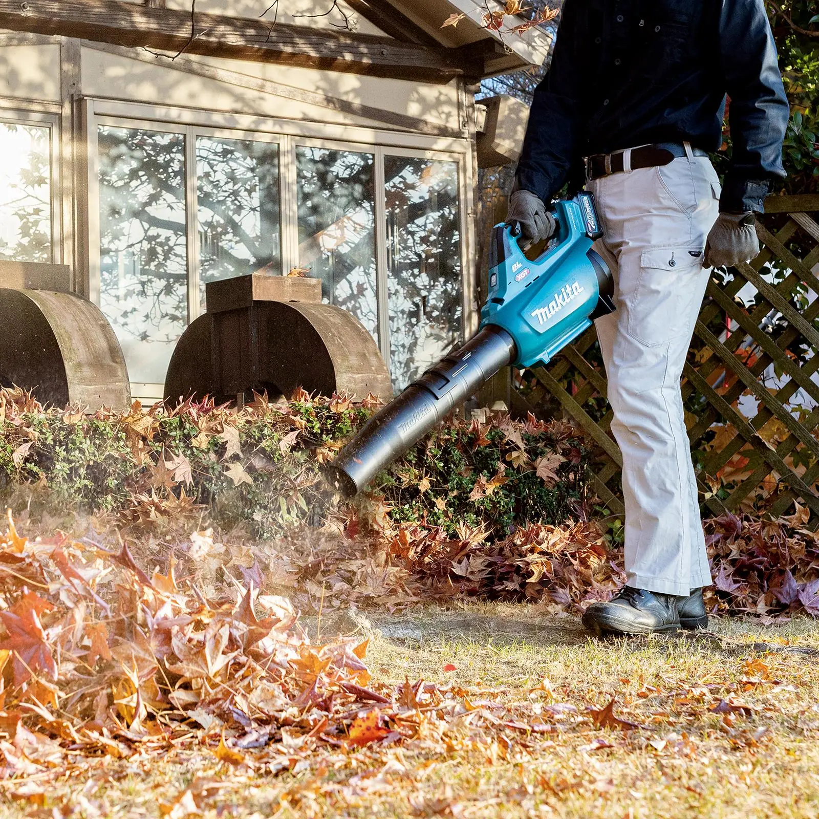 Makita Leaf Blower 40V XGT Brushless Cordless 2 x 2.5Ah Battery and Rapid Charger 17N Garden Grass Clippings Construction UB001GD202 - Image 10