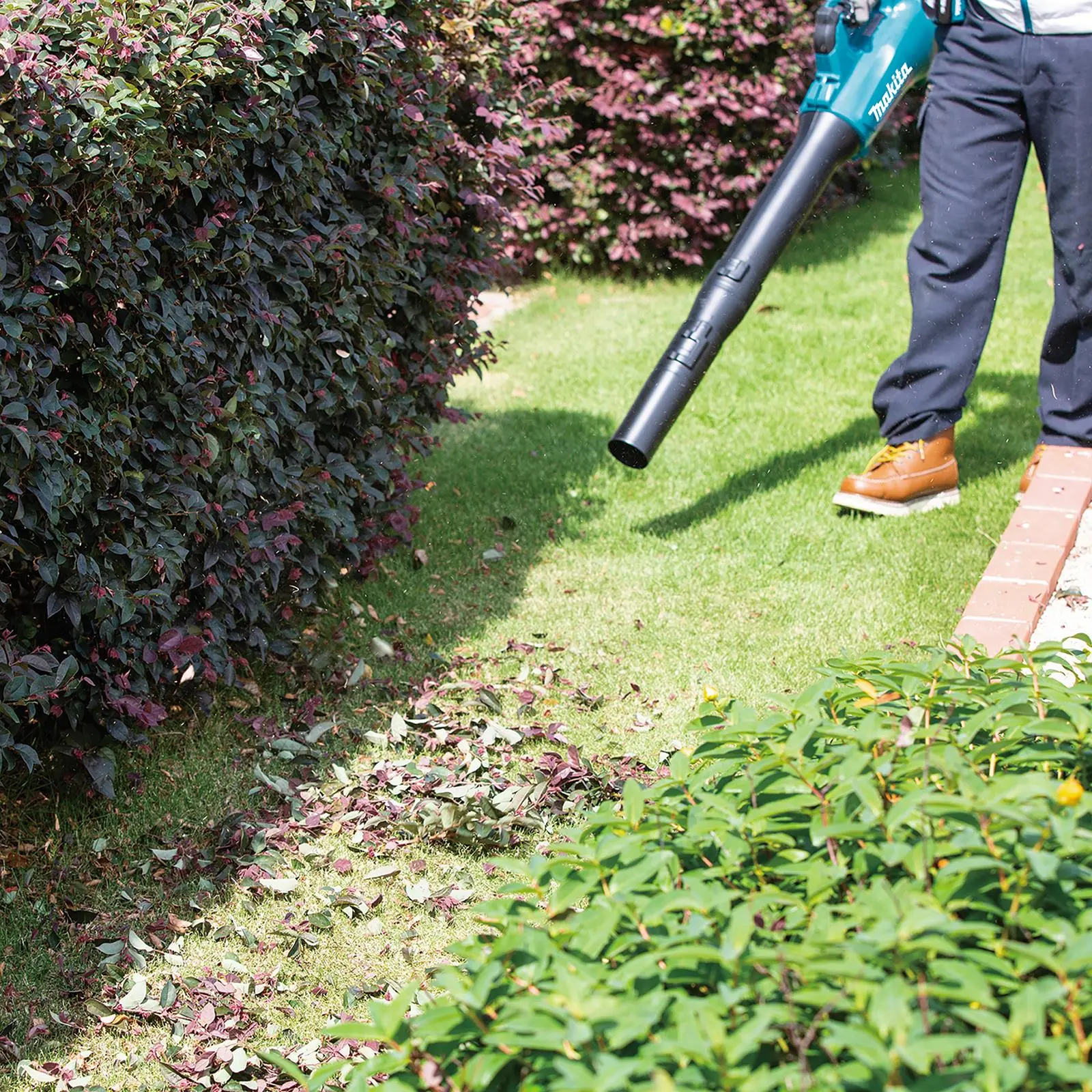 Makita Leaf Blower Kit 18V LXT 5Ah Battery and Charger Brushless Cordless 10.9N Garden Grass Clippings Construction DUB184RT - Image 4