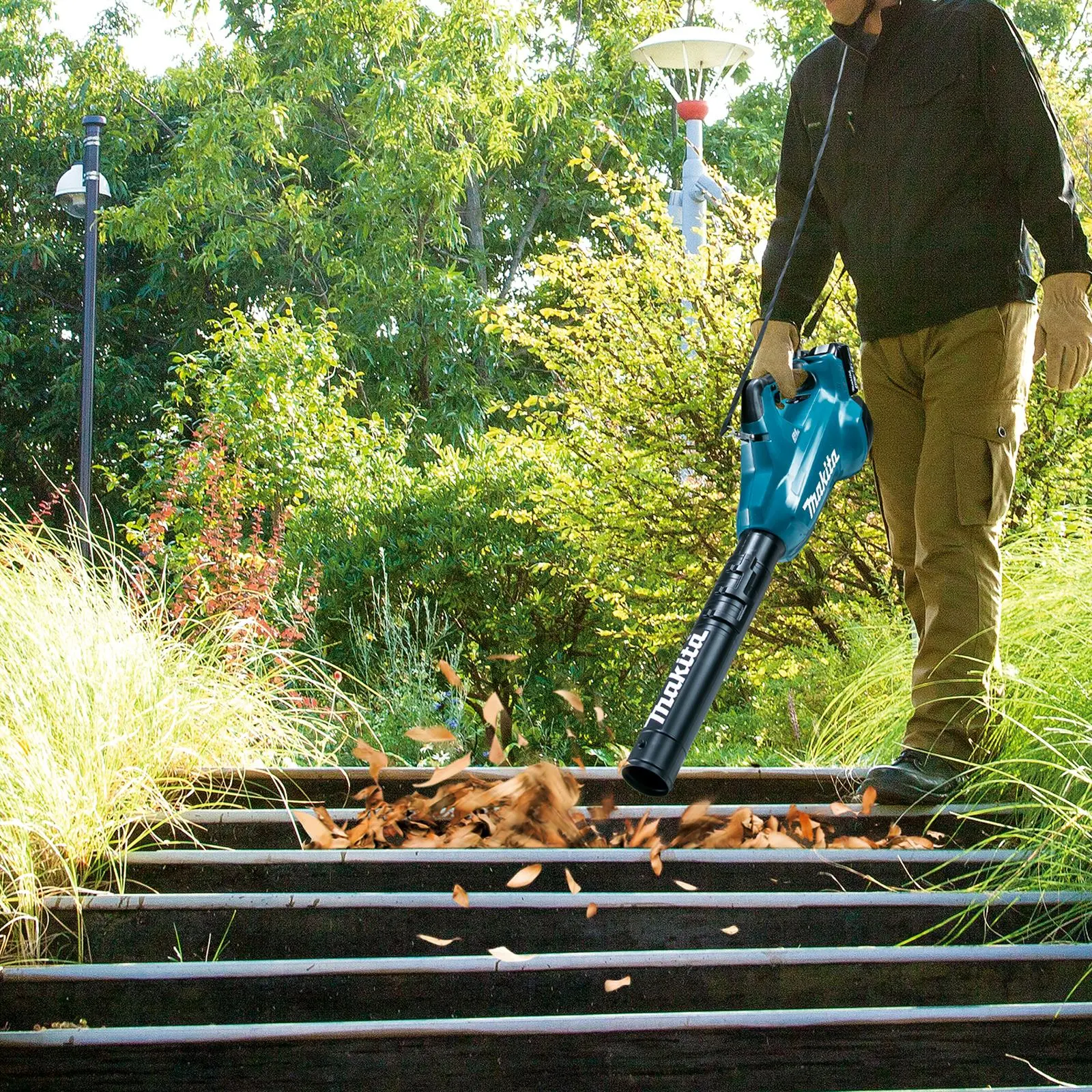 Makita Leaf Blower Kit 18V x 2 LXT Brushless Cordless 2 x 6Ah Battery and Dual Rapid Charger 14.4N Garden Grass Clippings Construction DUB362PG2 - Image 11