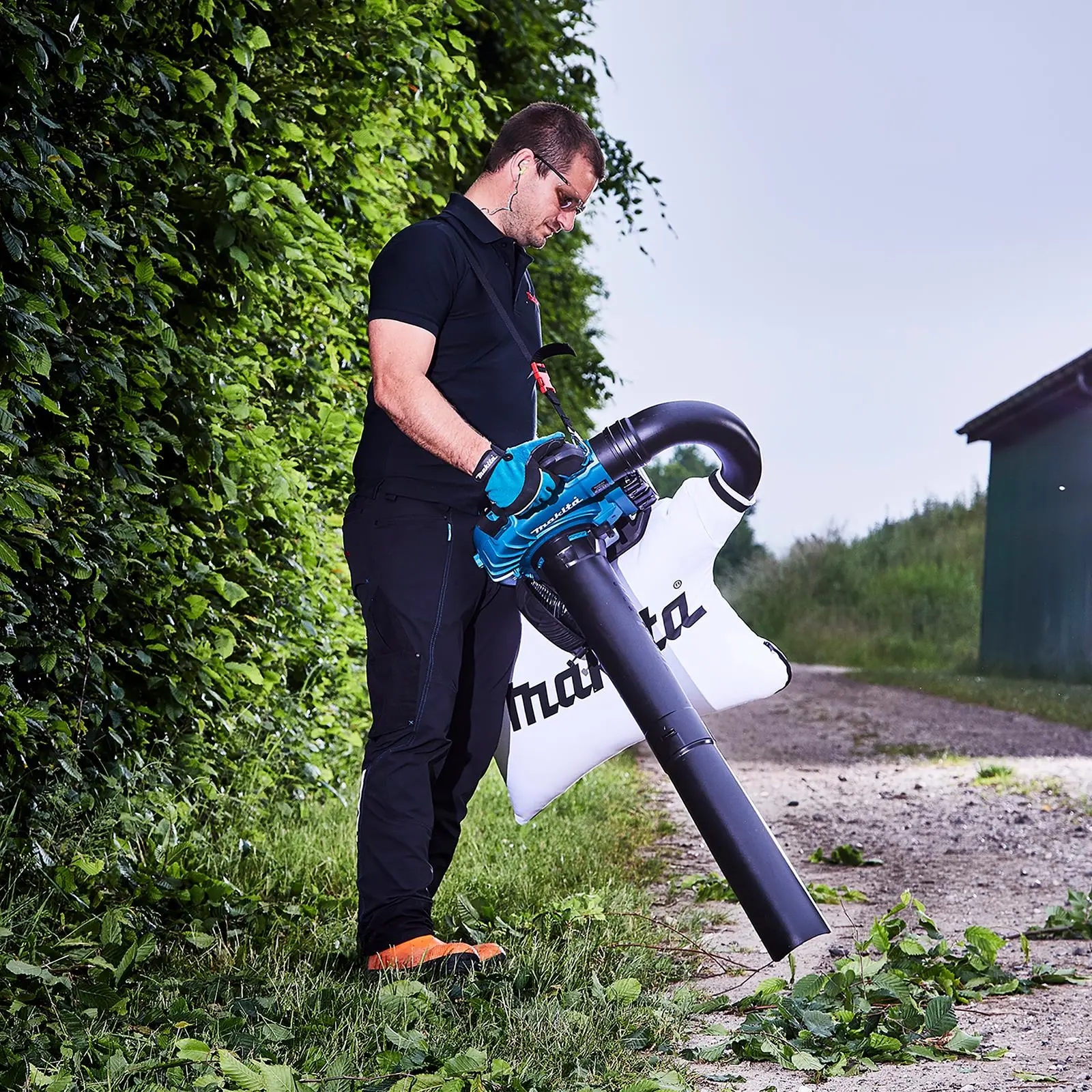 Makita Leaf Blower Vacuum Kit 18V x 2 LXT Brushless Cordless 2 x 5Ah Battery and Dual Rapid Charger 14.4N Garden Grass Clippings Construction DUB363PT2V - Image 12