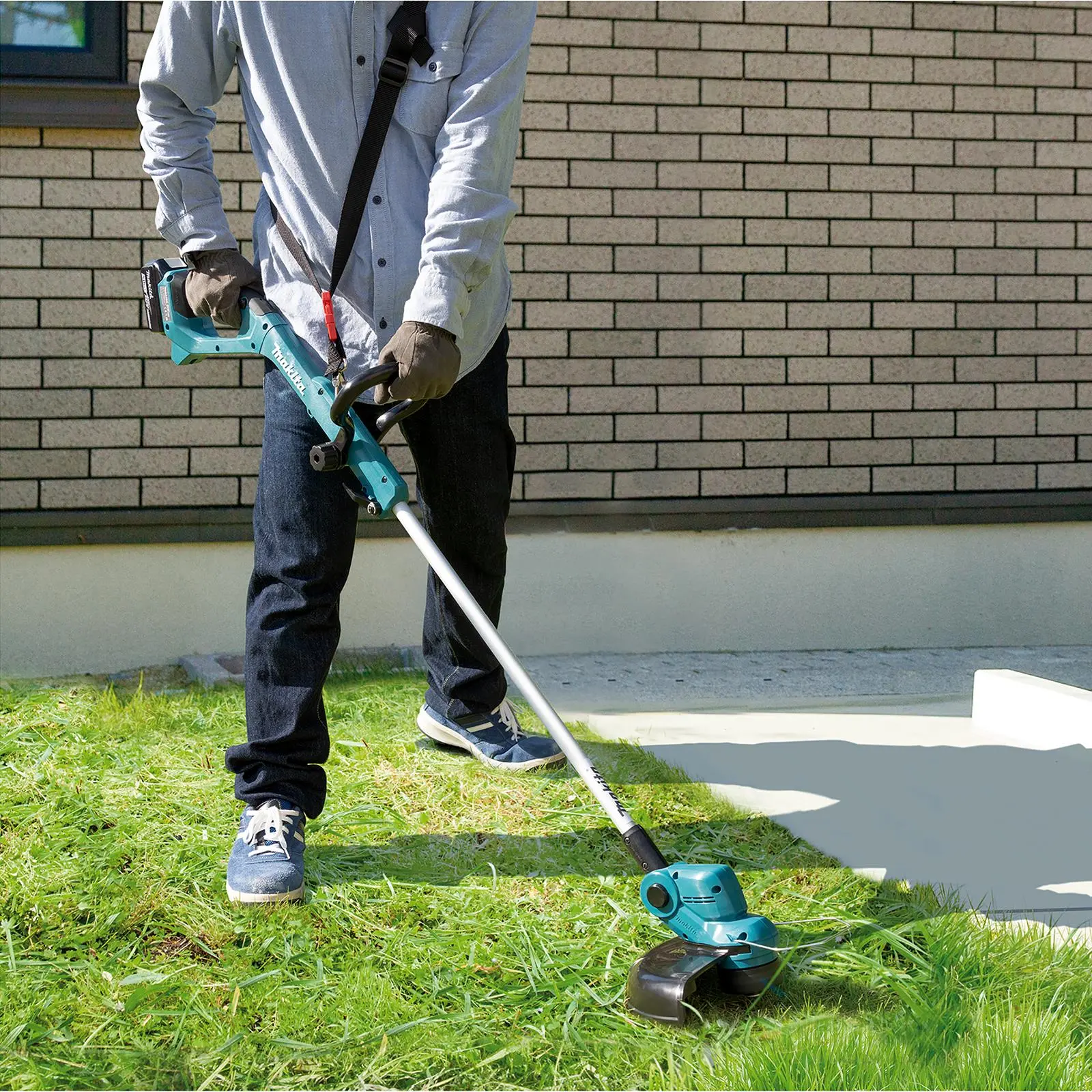 Makita Line Trimmer Strimmer 18V LXT Telescopic Shaft Cordless Garden Lawn Strimming 5Ah Bare Unit Body Only DUR193Z - Image 3