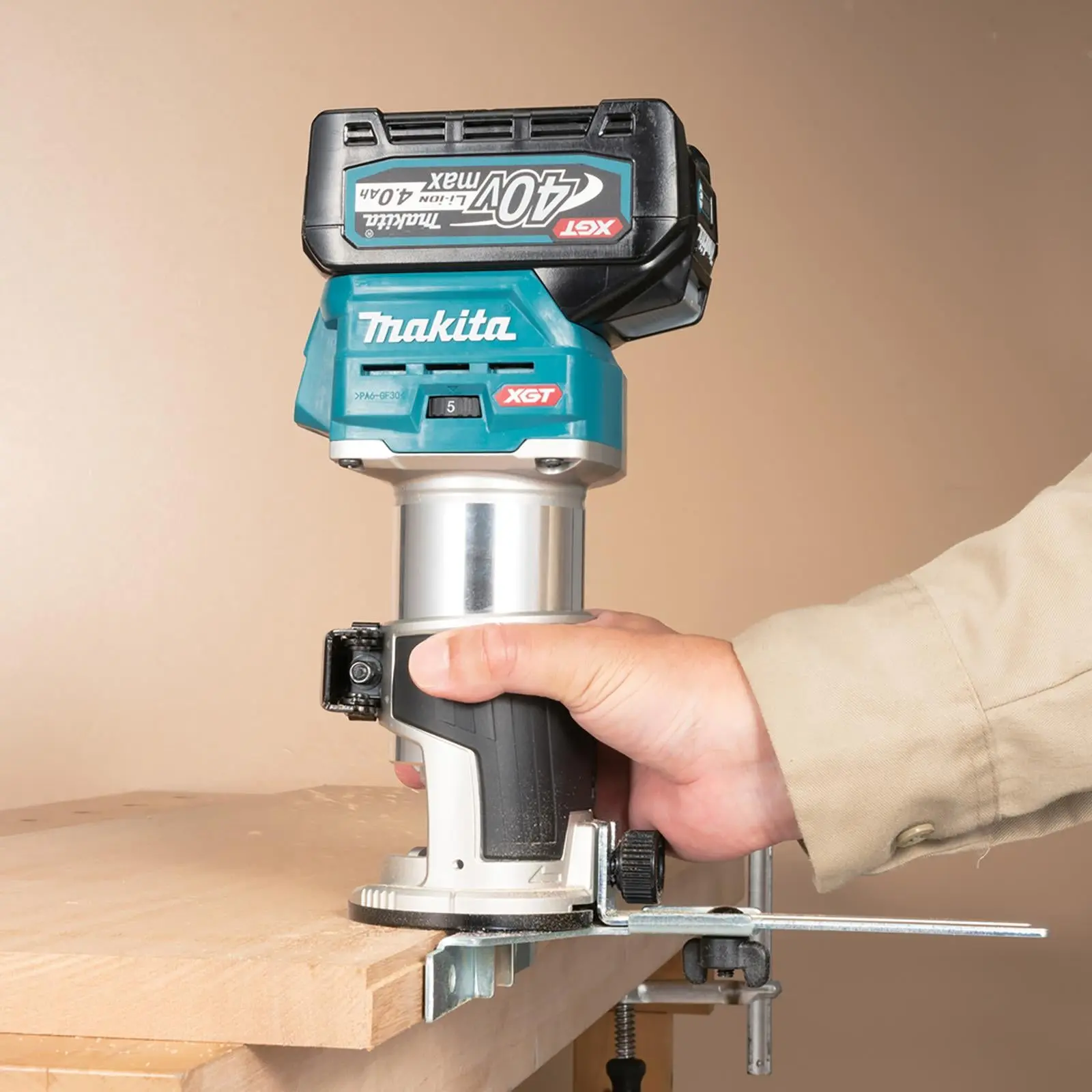 Makita Router Trimmer 40V Max XGT 1/4" Collet in MakPac Type 4 Case with Plunge Base Body Only RT001GZ16 - Image 4