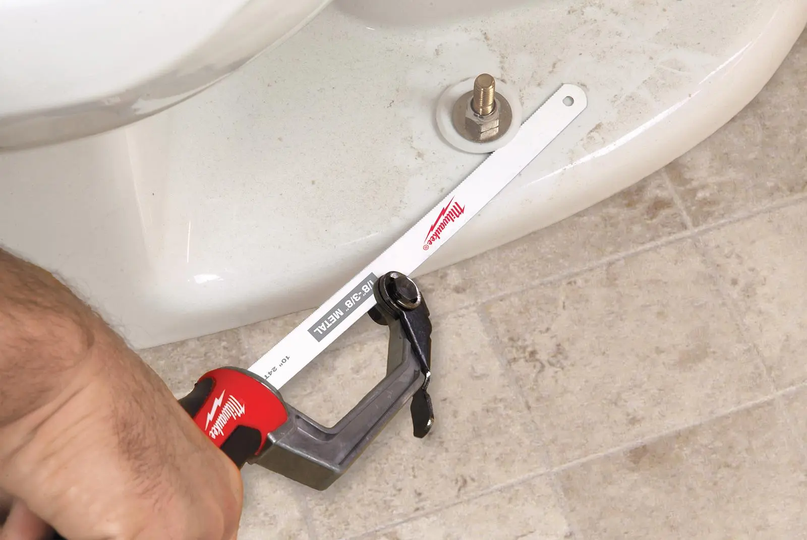 Milwaukee Compact Hacksaw 250mm 24 TPI - Image 5