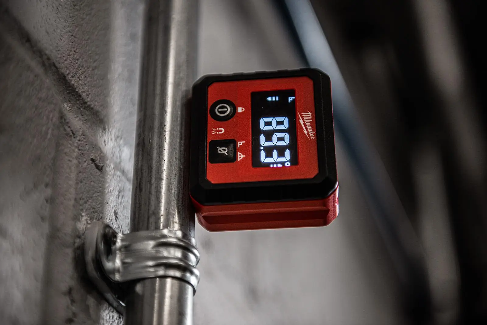 Milwaukee Digital Angle Gauge with Carry Case - Image 4