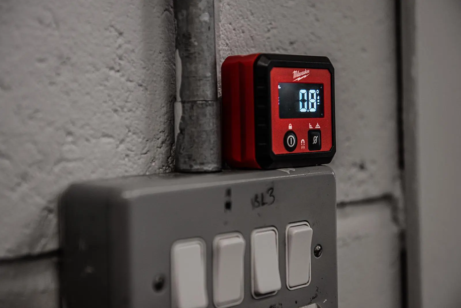 Milwaukee Digital Angle Gauge with Carry Case - Image 5