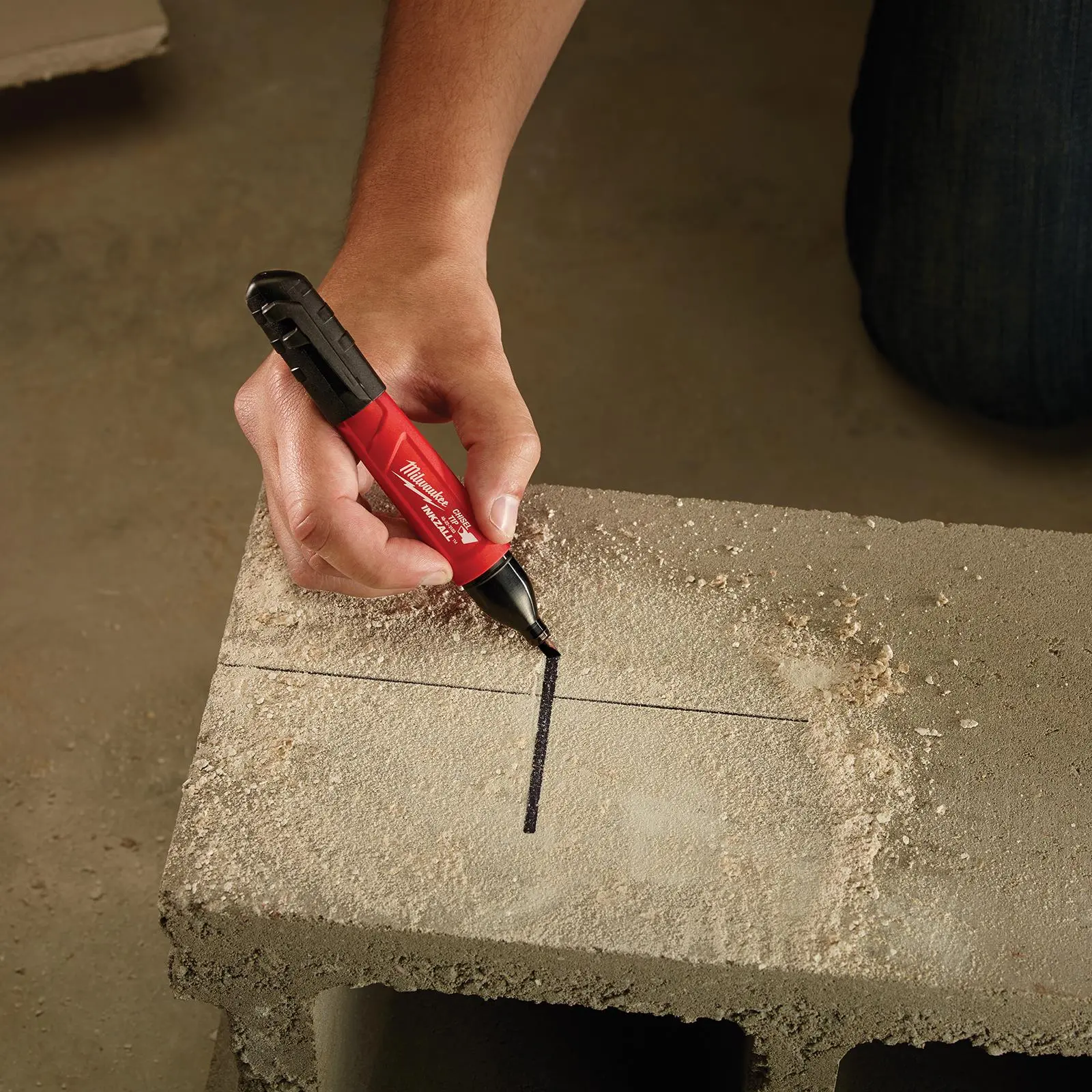 Milwaukee INKZALL Permanent Marker Chisel Point 1-4.8mm Black - Image 5