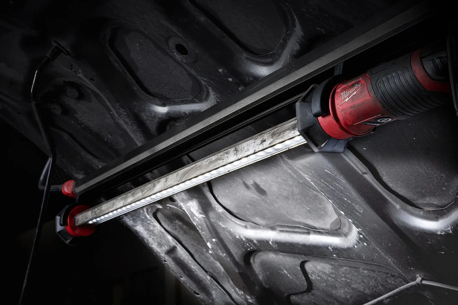 Milwaukee M12 12V Underhood LED Light 1350 Lumens TRUEVIEW Bonnet Inspection Bare Unit M12UHL-0 - Image 6