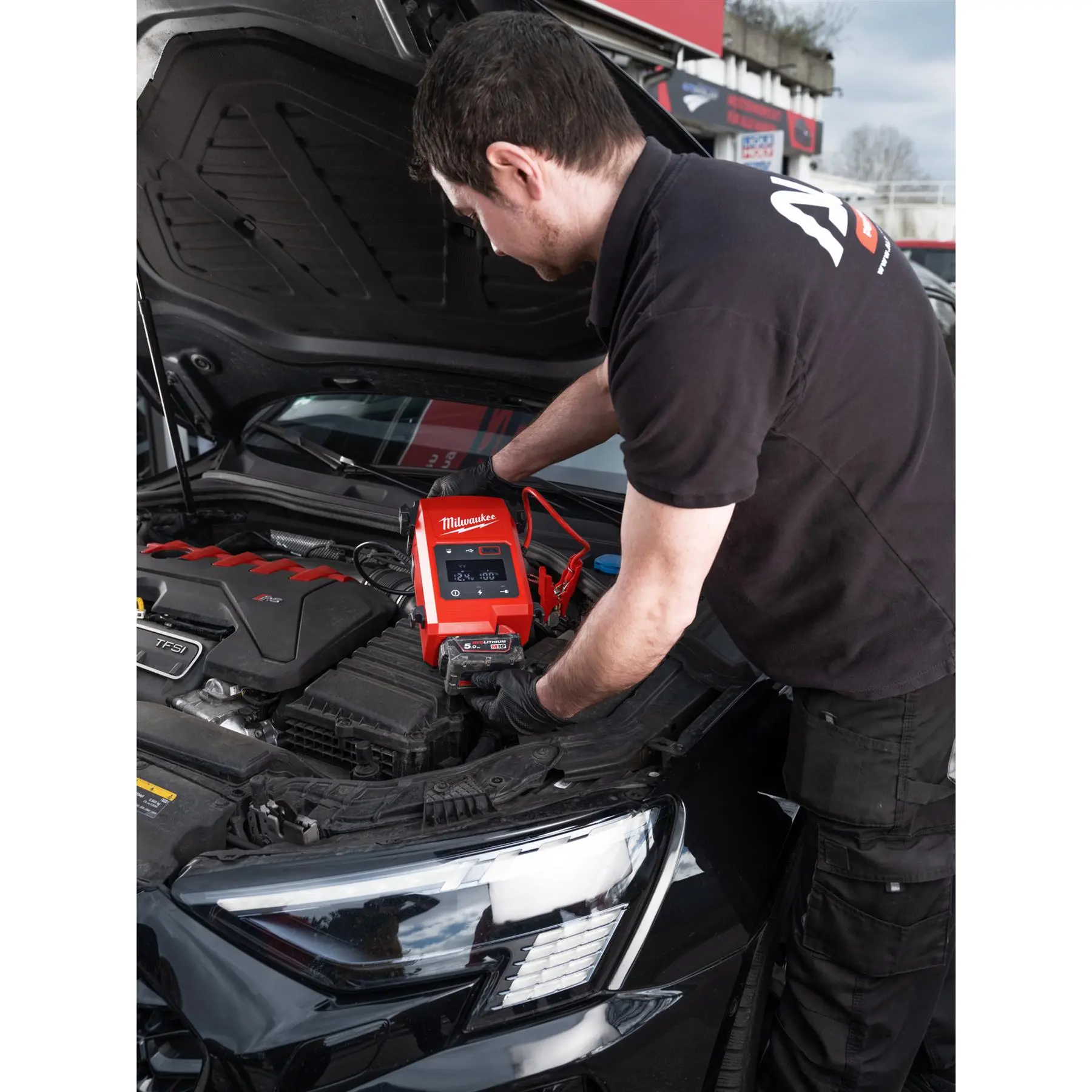 Milwaukee M18 18V Cordless Jump Starter Bare Unit M18JS2000-0 - Image 15