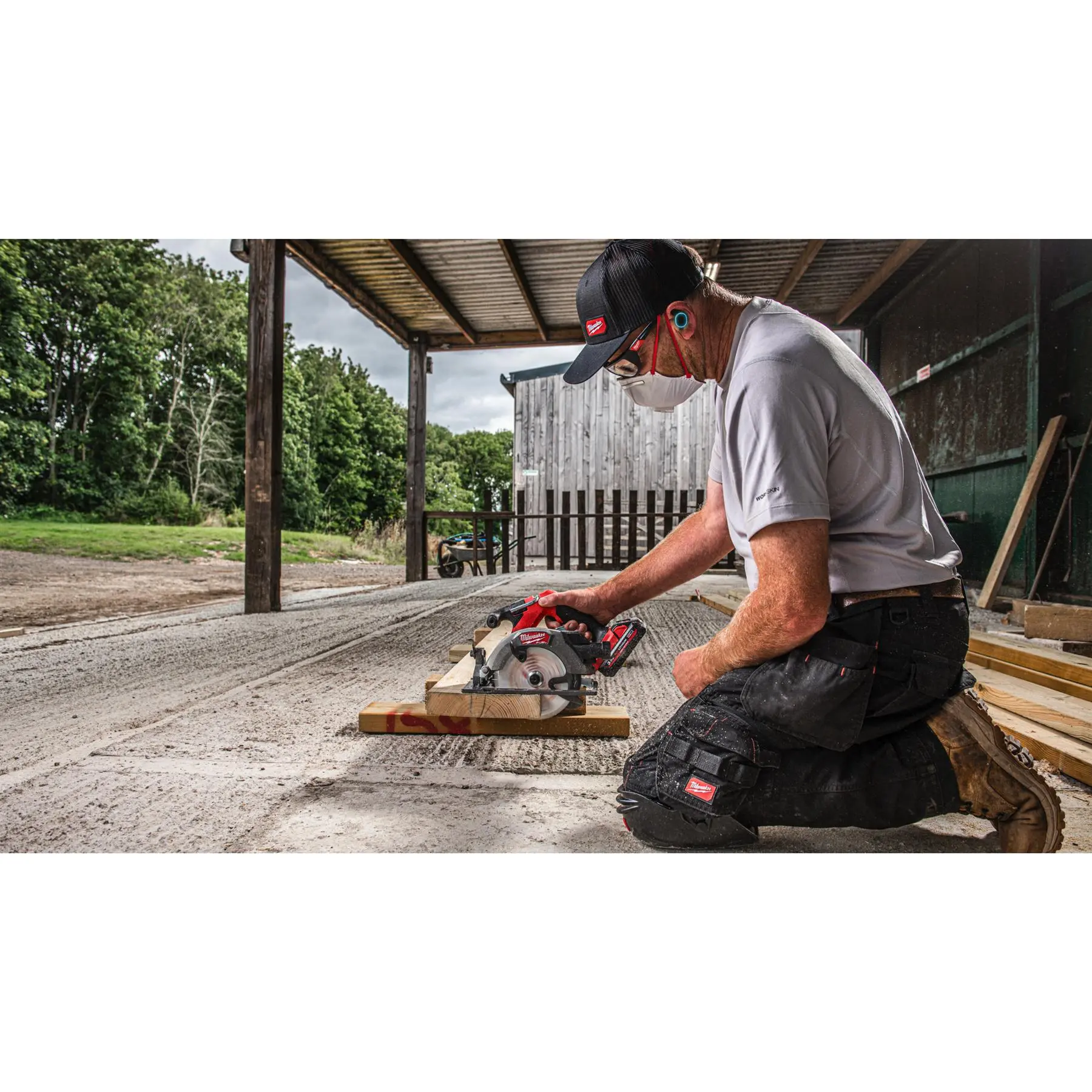 Milwaukee M18 18V Fuel 165mm Compact Circular Saw Bare Unit M18FCS552-0 - Image 11