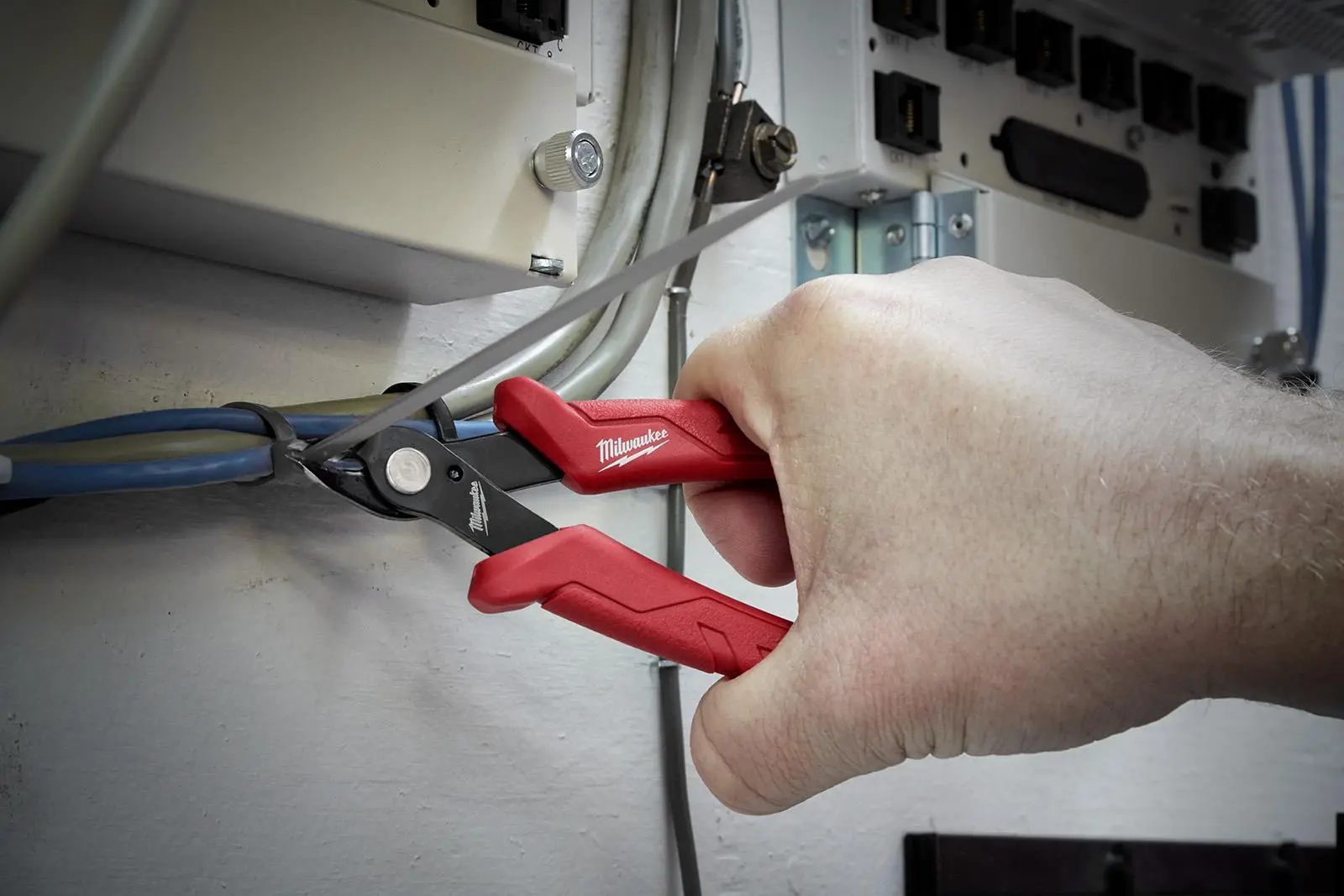 Milwaukee Mini Flush Cutters Cutting Pliers - Image 4