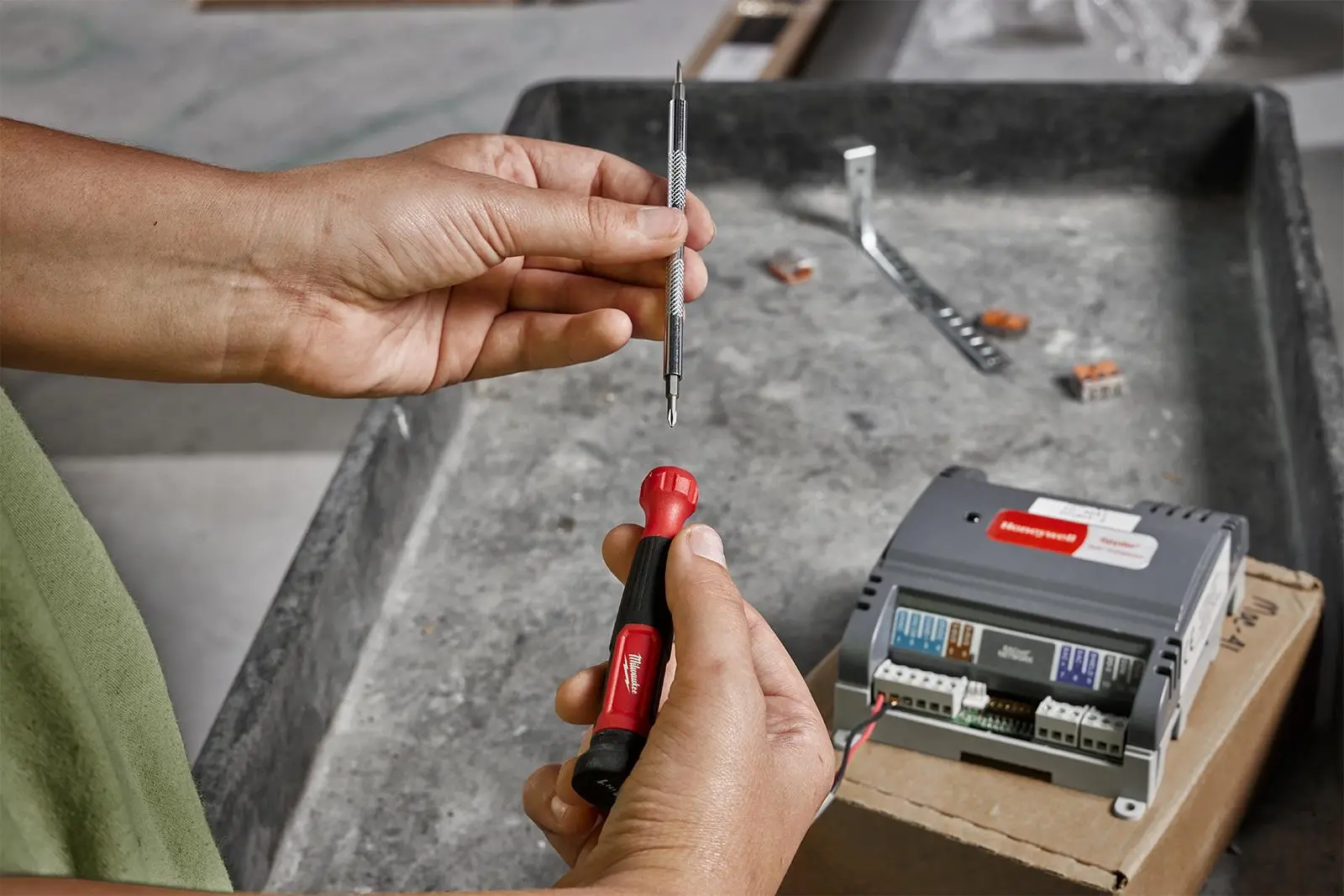 Milwaukee Precision Screwdriver Set 4 in 1 Multi Bit Phillips Slotted - Image 10