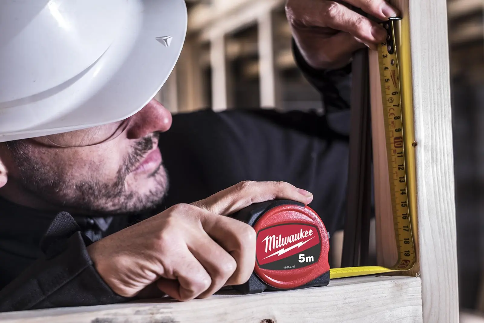 Milwaukee Tape Measure 5m Metric Slimline Pocket Tape 25mm Blade Width - Image 4