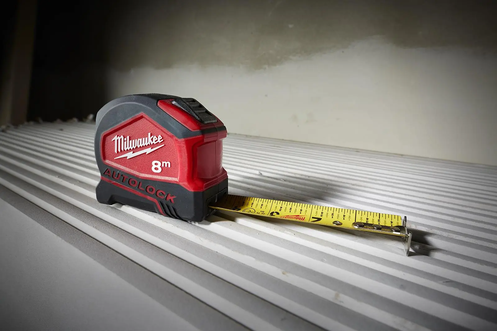 Milwaukee Tape Measure 8m 26ft Metric Imperial Autolock 25mm Blade Width - Image 6