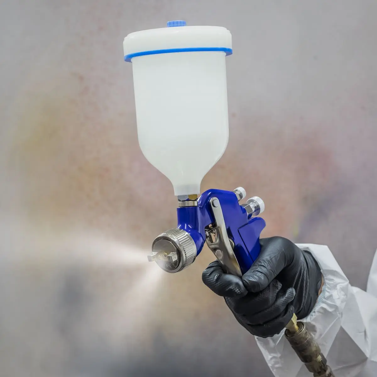 Sealey Gravity Feed Spray Gun 1.3mm Set Up 600ml Paint Pot Vehicle Car Blue - Image 2