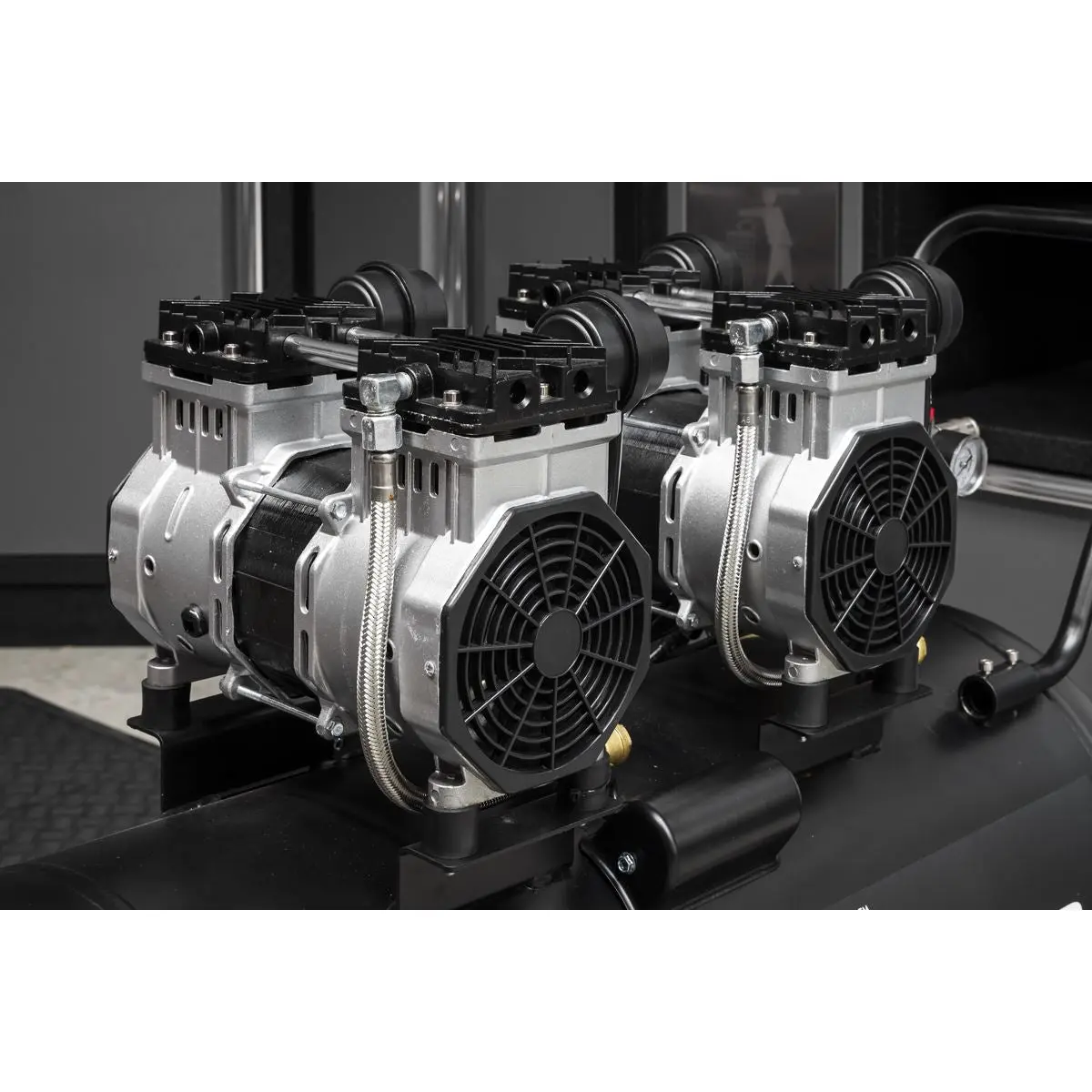 Sealey 100L Oil Free Low Noise Direct Drive Air Compressor 2 x 2hp - Image 8