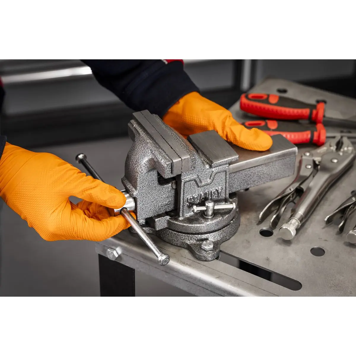 Sealey 100mm SG Iron Vice with Swivel Base - Image 6