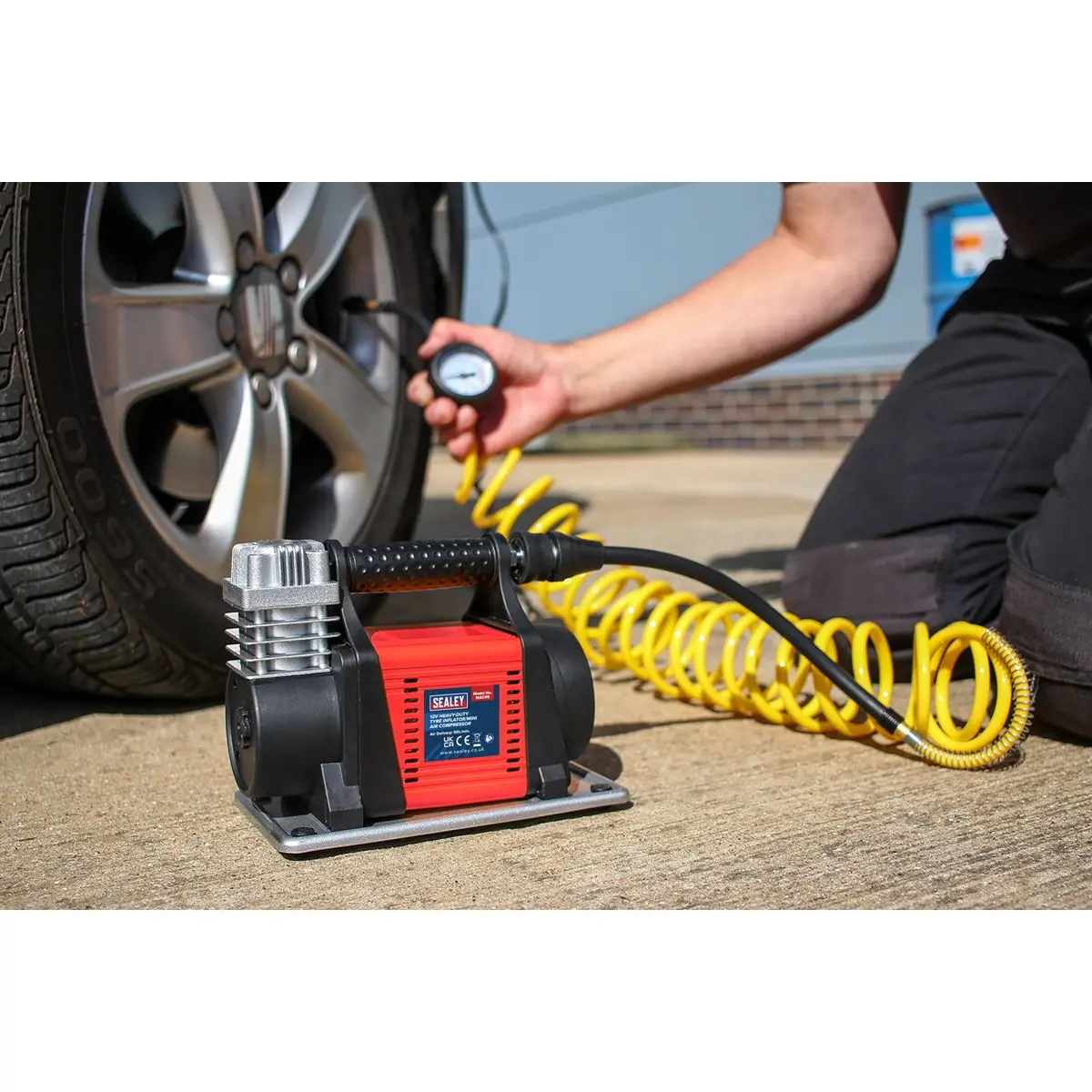 Sealey Tyre Inflator/Mini Air Compressor 12V Heavy-Duty - Image 4